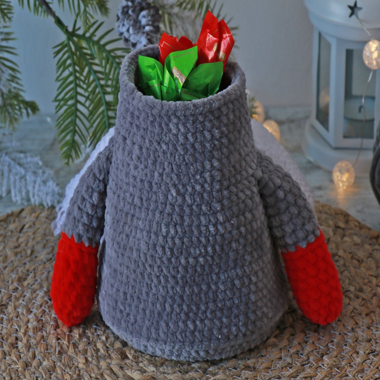 Crochet pattern Christmas Gnome, US standard terms, Skill level beginner