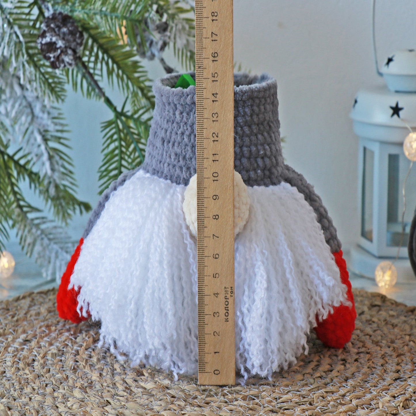 Crochet pattern Christmas Gnome, US standard terms, Skill level beginner