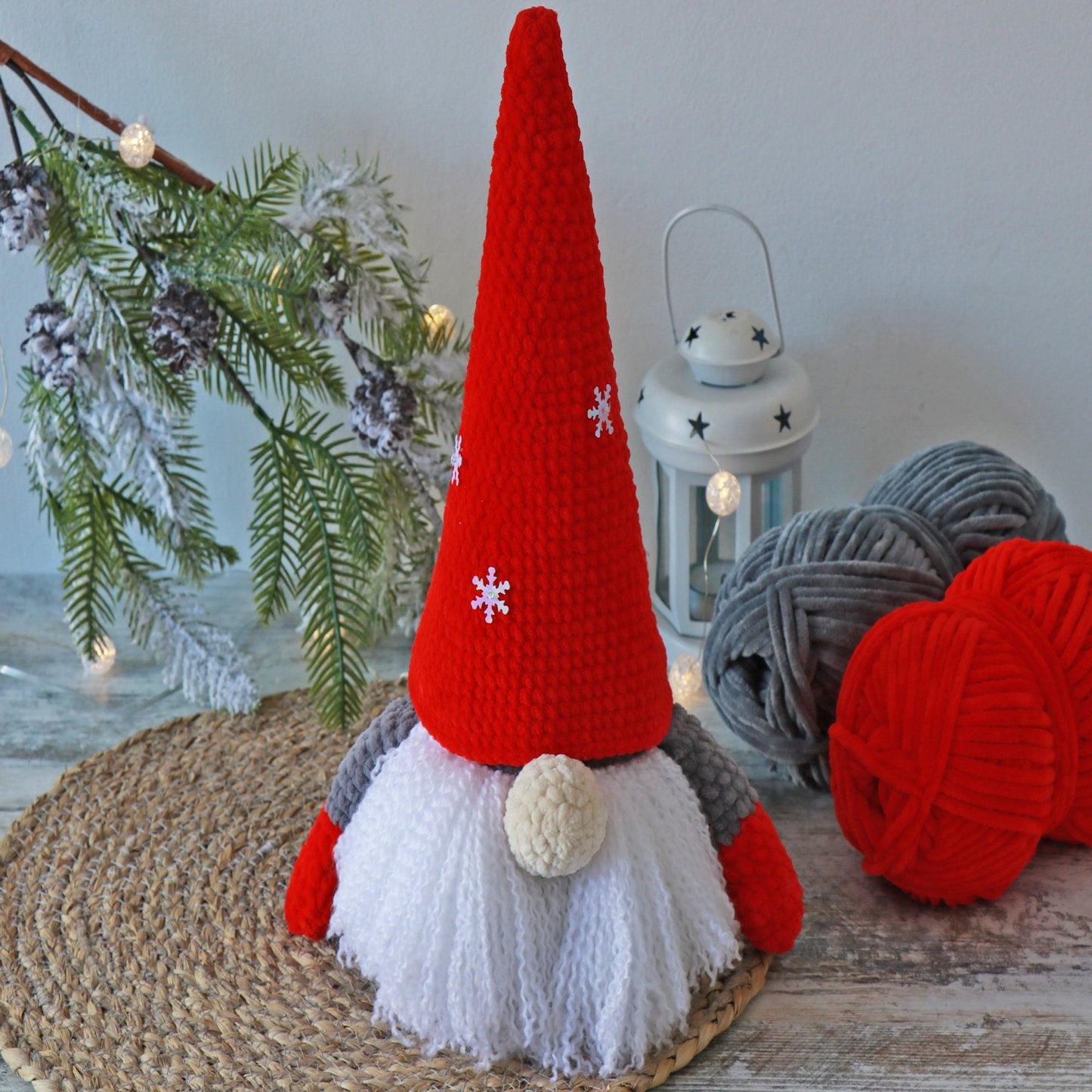 Crochet pattern Christmas Gnome, US standard terms, Skill level beginner