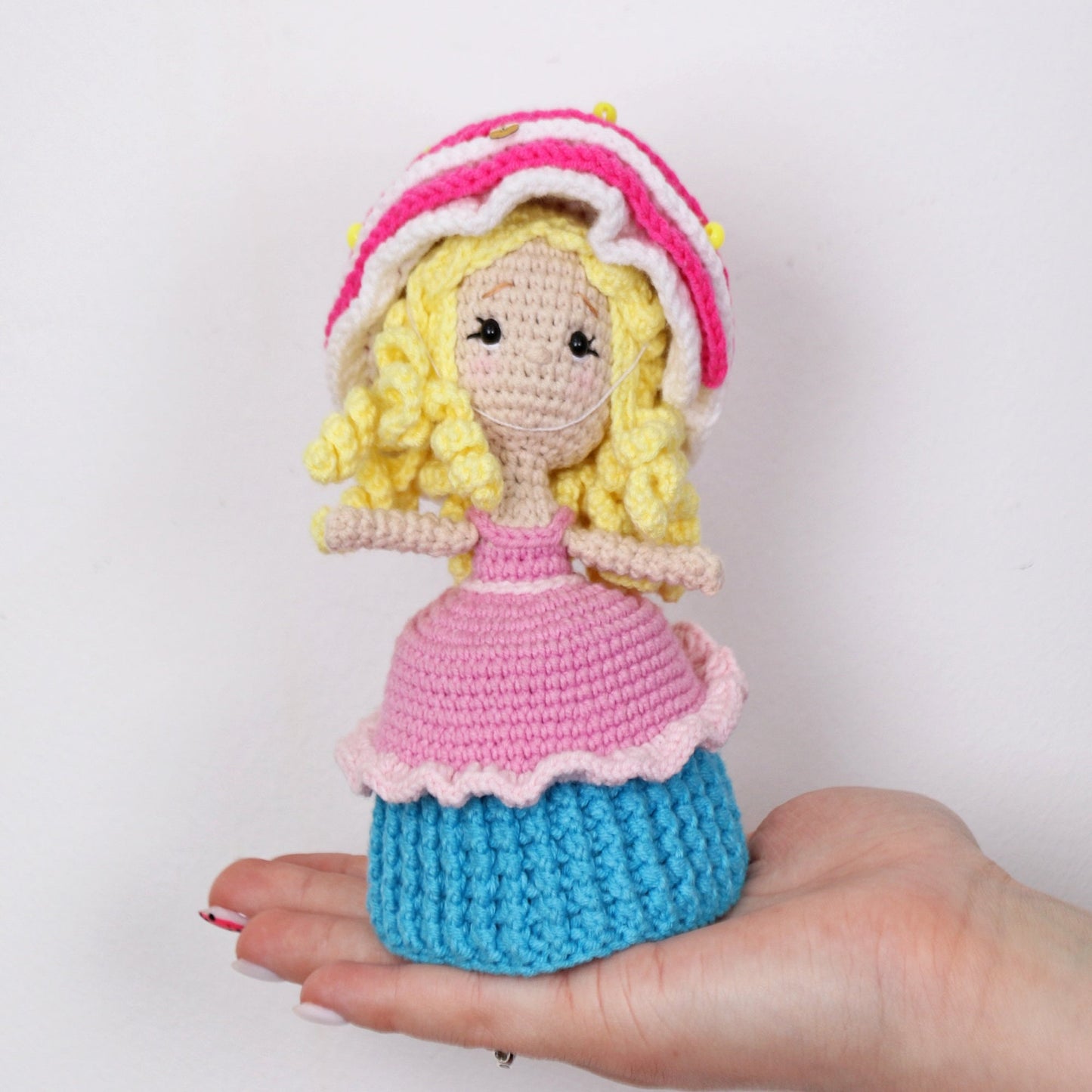 Crochet Reversible Princess and Muffin pattern, US standard terms, Skill level beginner