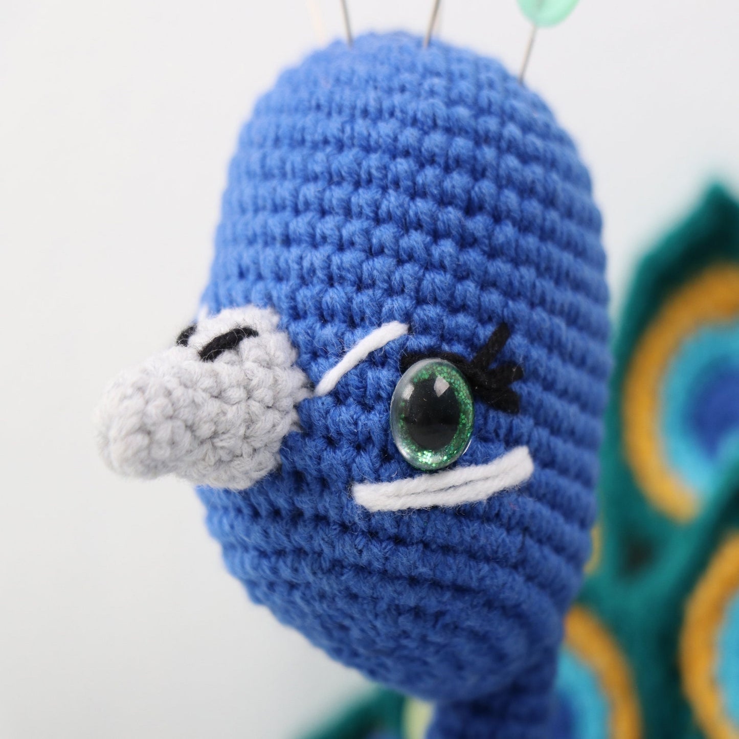 Crochet pattern peacock, US standard terms, Skill level beginner