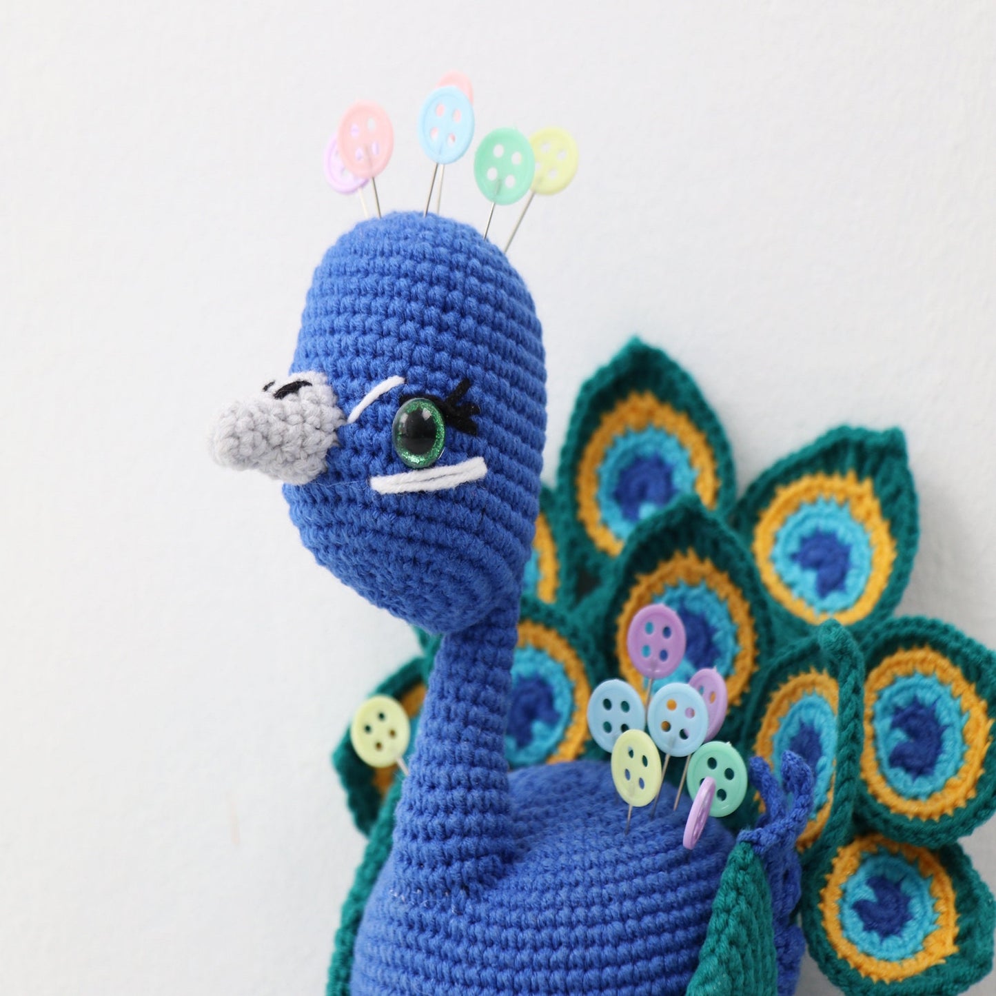 Crochet pattern peacock, US standard terms, Skill level beginner