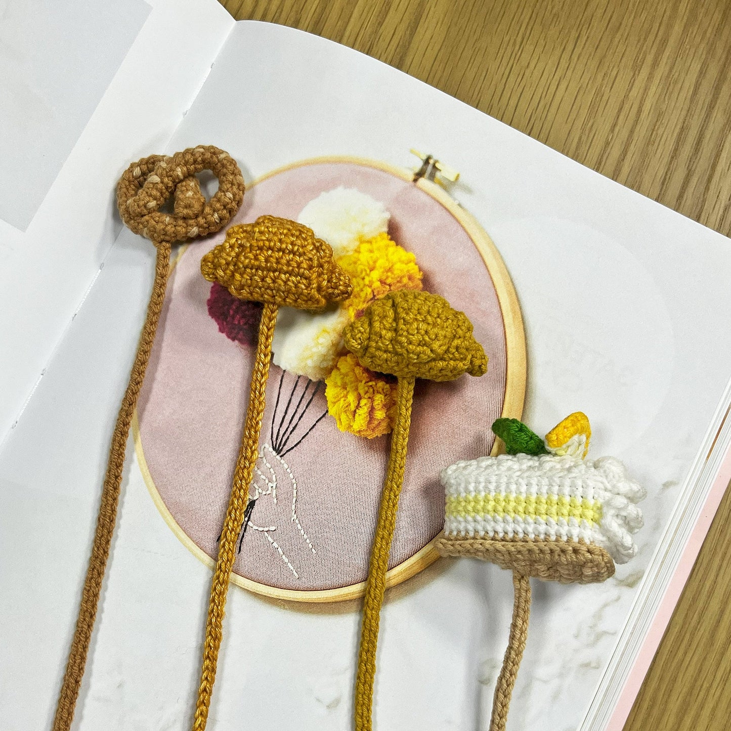 Crochet Pattern Pie Slice Bookmark, Pretzel Bookmark, Croissant Bookmark, PDF Pattern, Easy Crochet, US Terms (English Only)