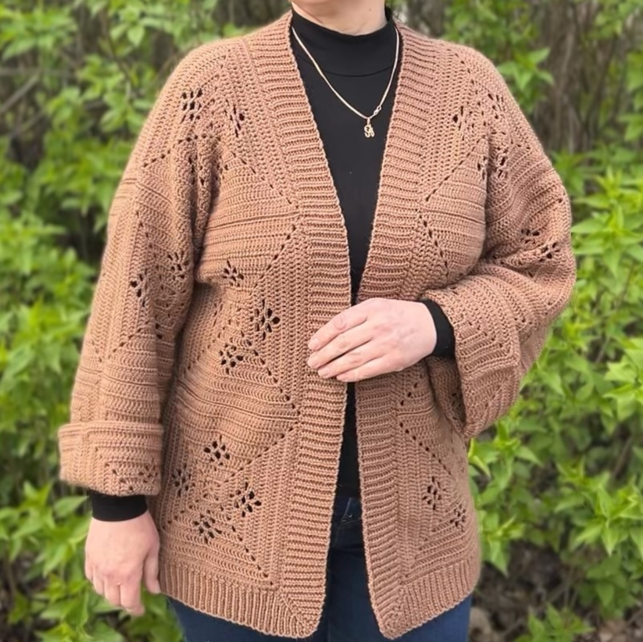 Crochet Granny-Square Cardigan – Detailed Pattern &amp; Large Motif Guide