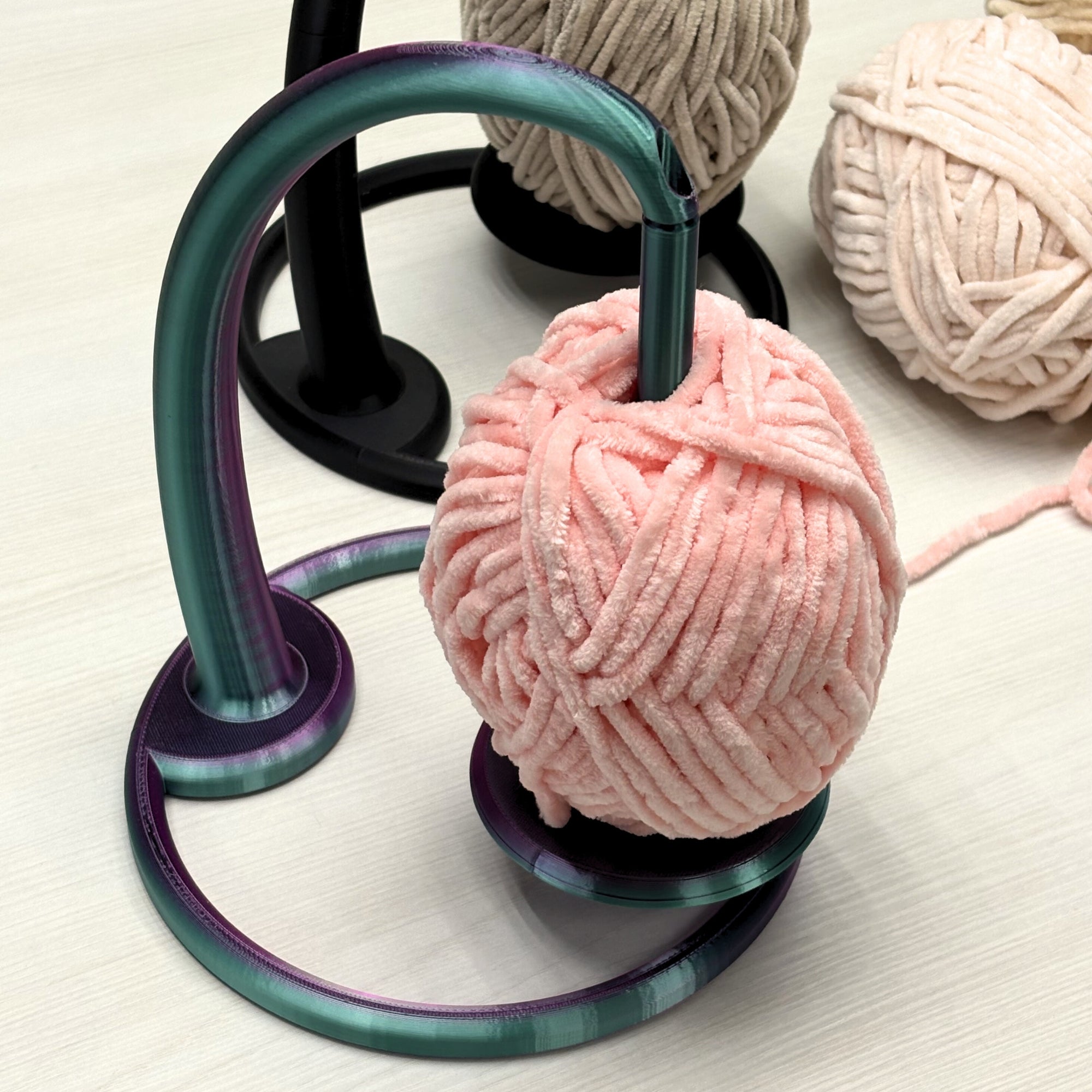 Magnetic Rotating Yarn Holder