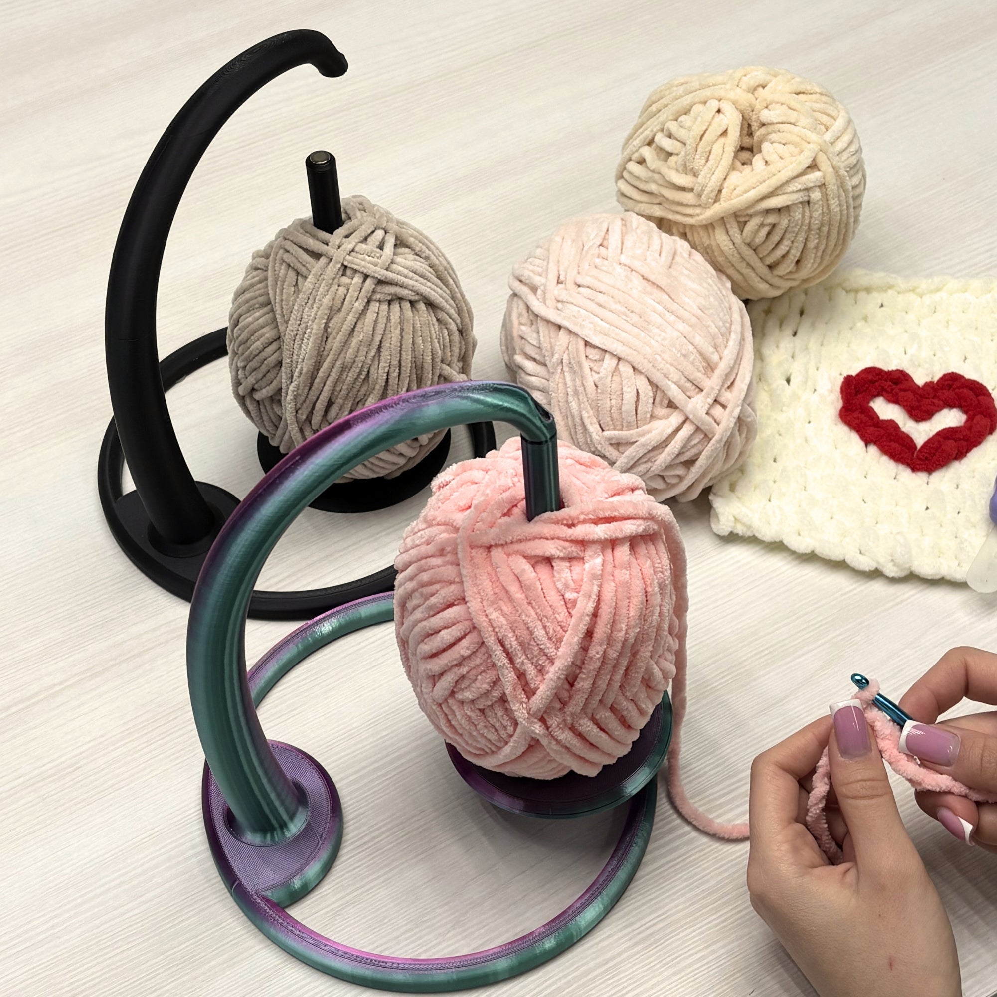Magnetic Rotating Yarn Holder