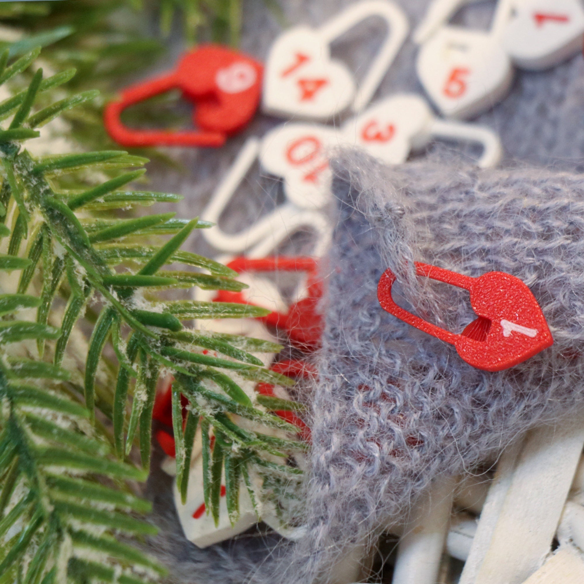 Set of Numbered Locking Stitch Markers, “Powder Heart” – 15 pcs