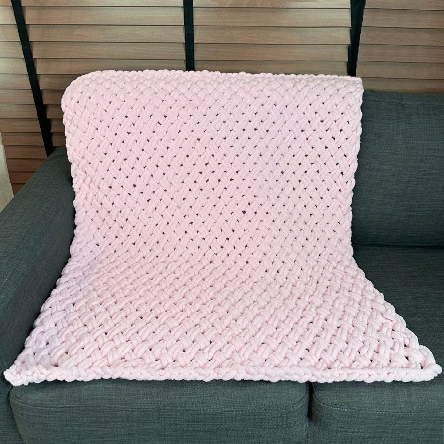 COZY BABY BLANKET Finger Knitting Pattern (skill level Beginner)