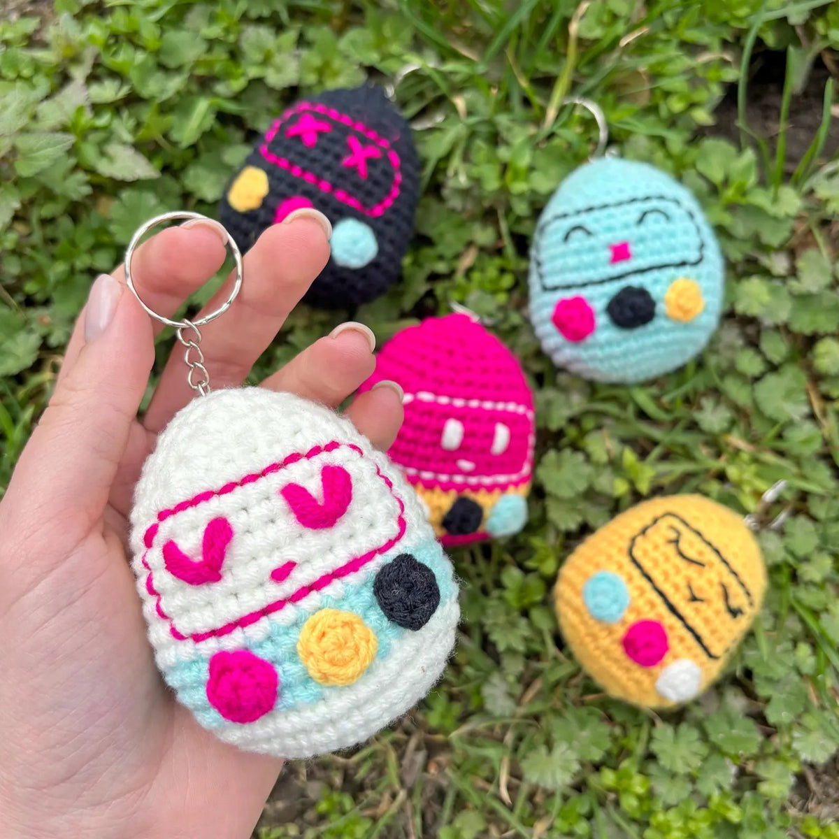 Tamagotchi Keychain Crochet Pattern (skill level Beginner)