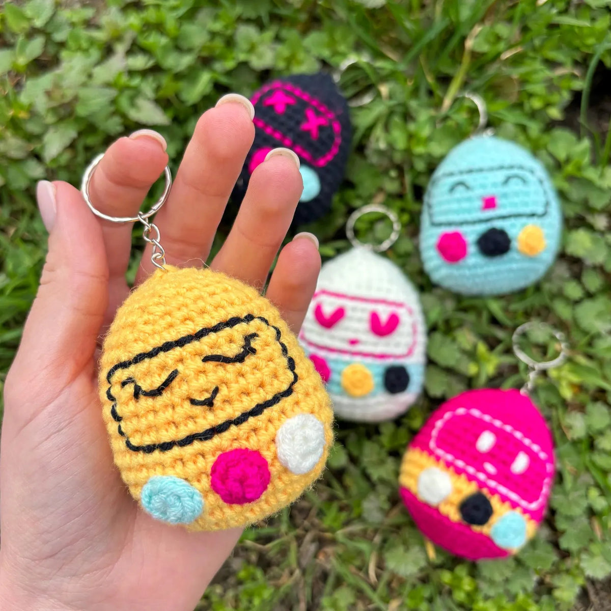 Tamagotchi Keychain Crochet Pattern (skill level Beginner)