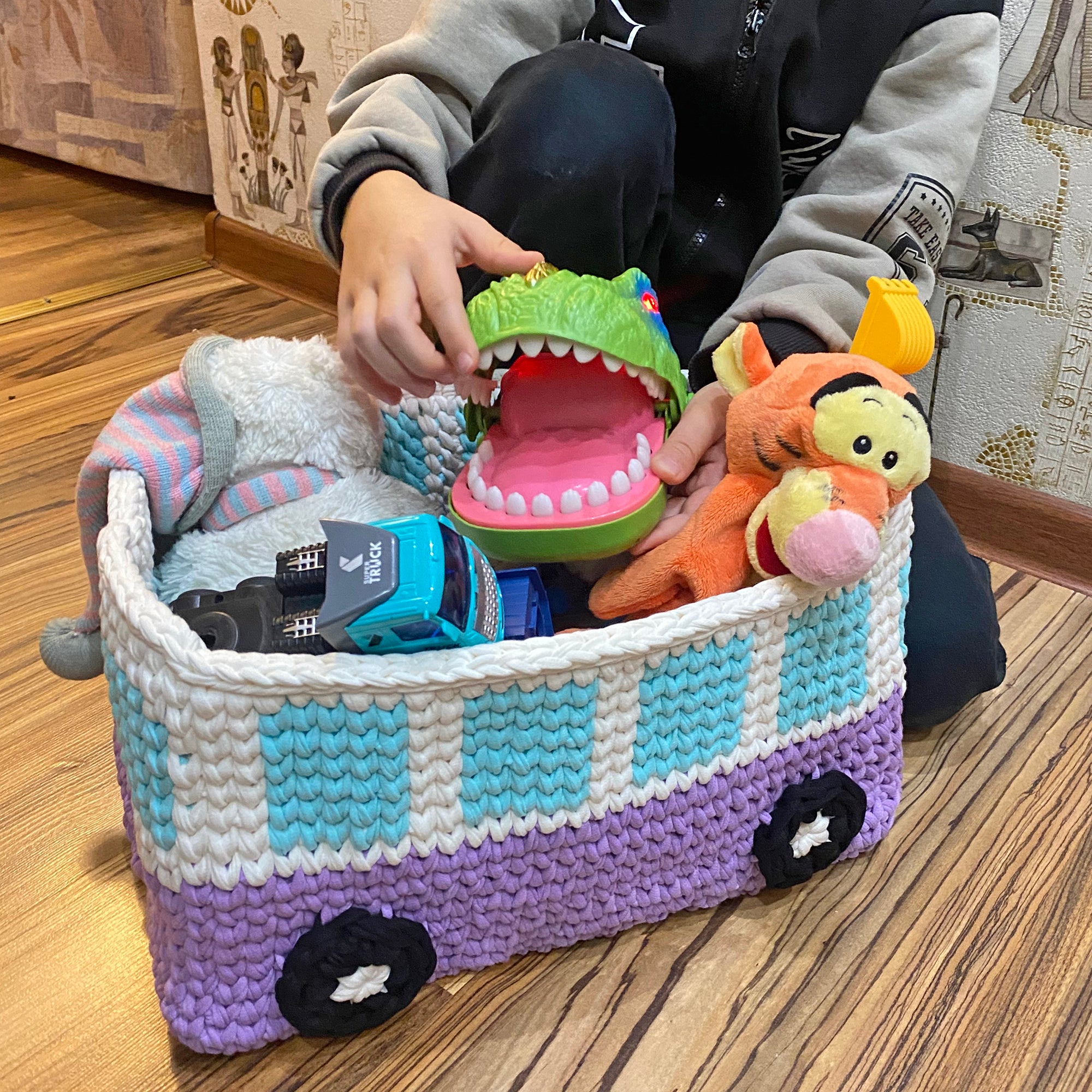 RETRO BUS NURSERY BASKET Crochet Pattern (skill level beginner)