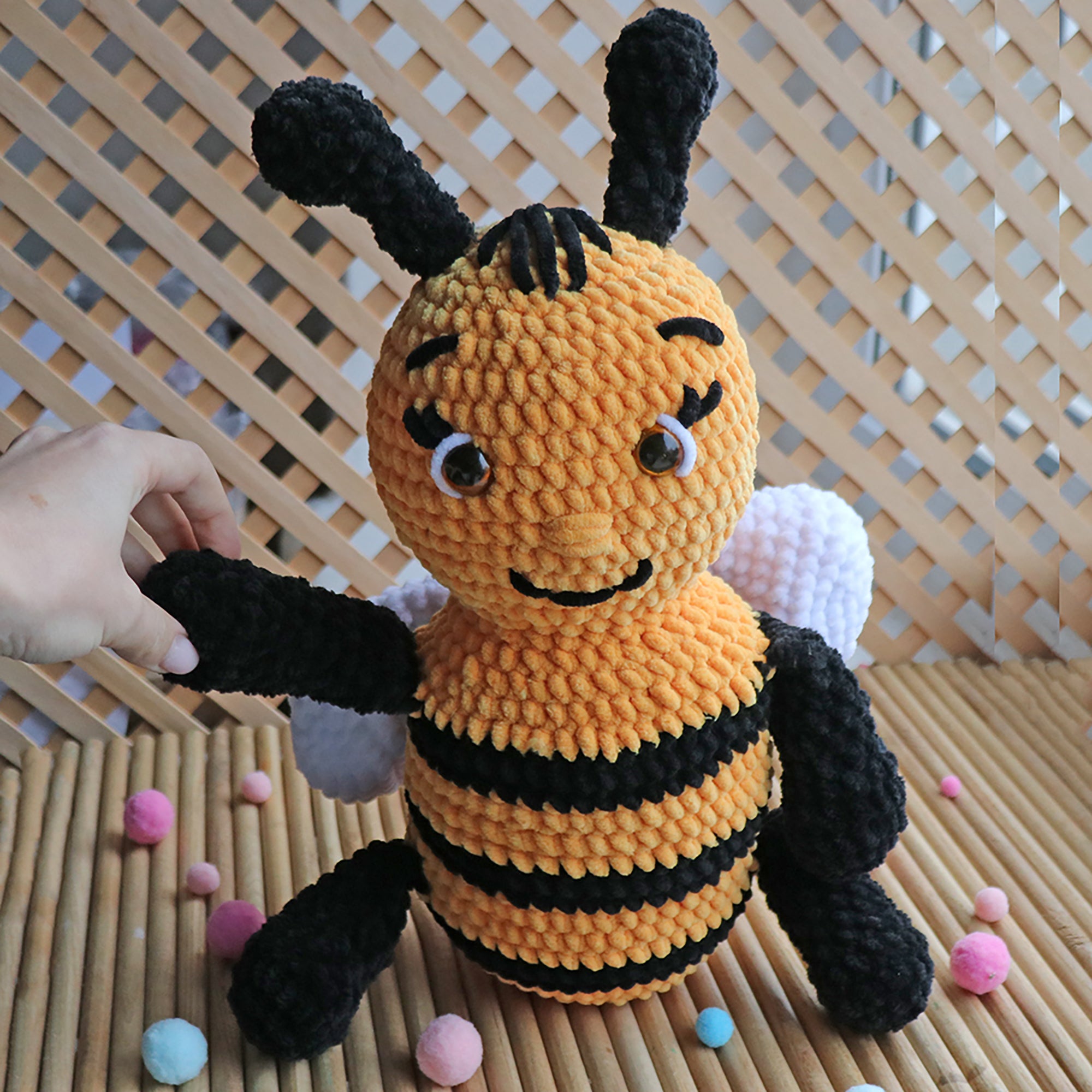 CUTE BUMBLEBEE Crochet Pattern (skill level Beginner)