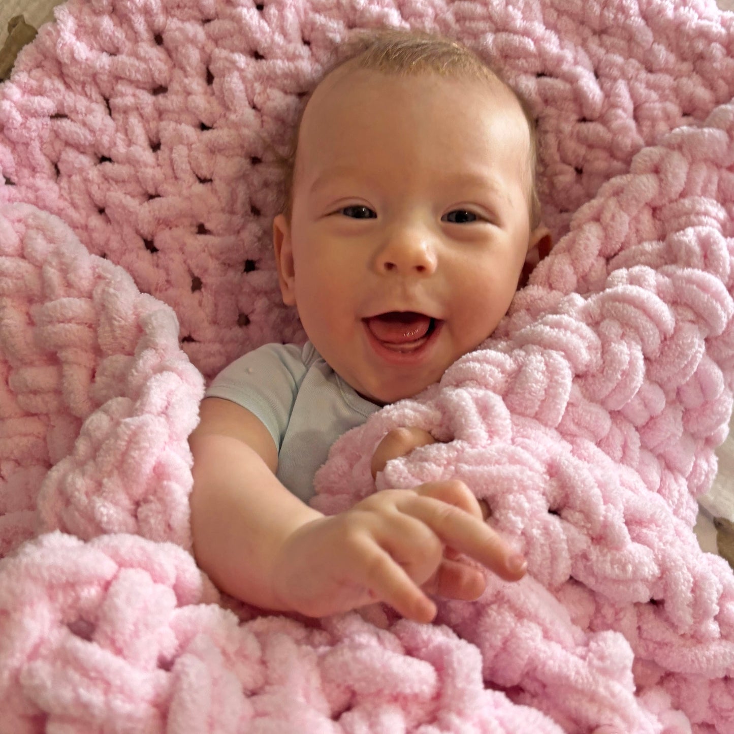 COZY BABY BLANKET Finger Knitting Pattern (skill level Beginner)