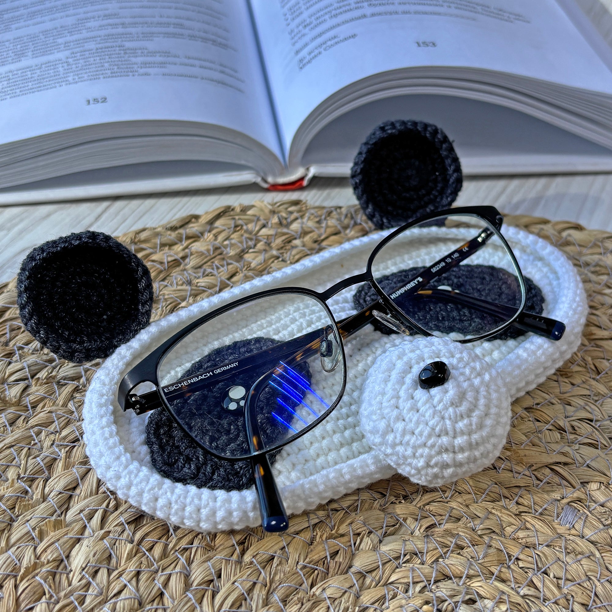 PANDAS GLASSES HOLDER Crochet Pattern (skill level Beginner)