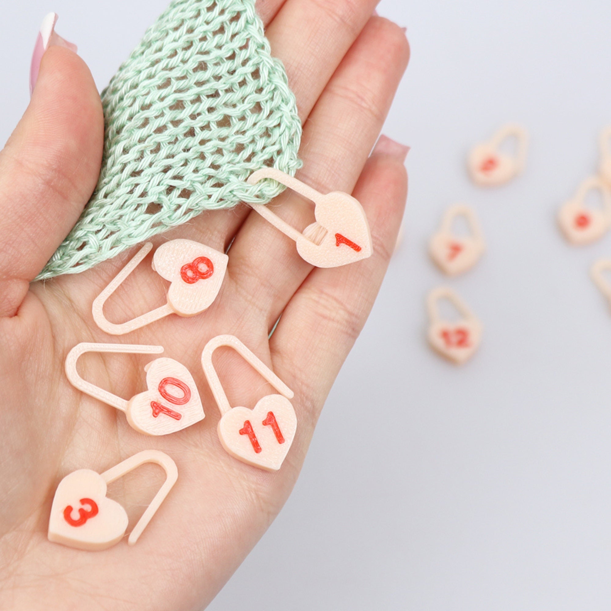 Set of Numbered Locking Stitch Markers, “Powder Heart” – 15 pcs