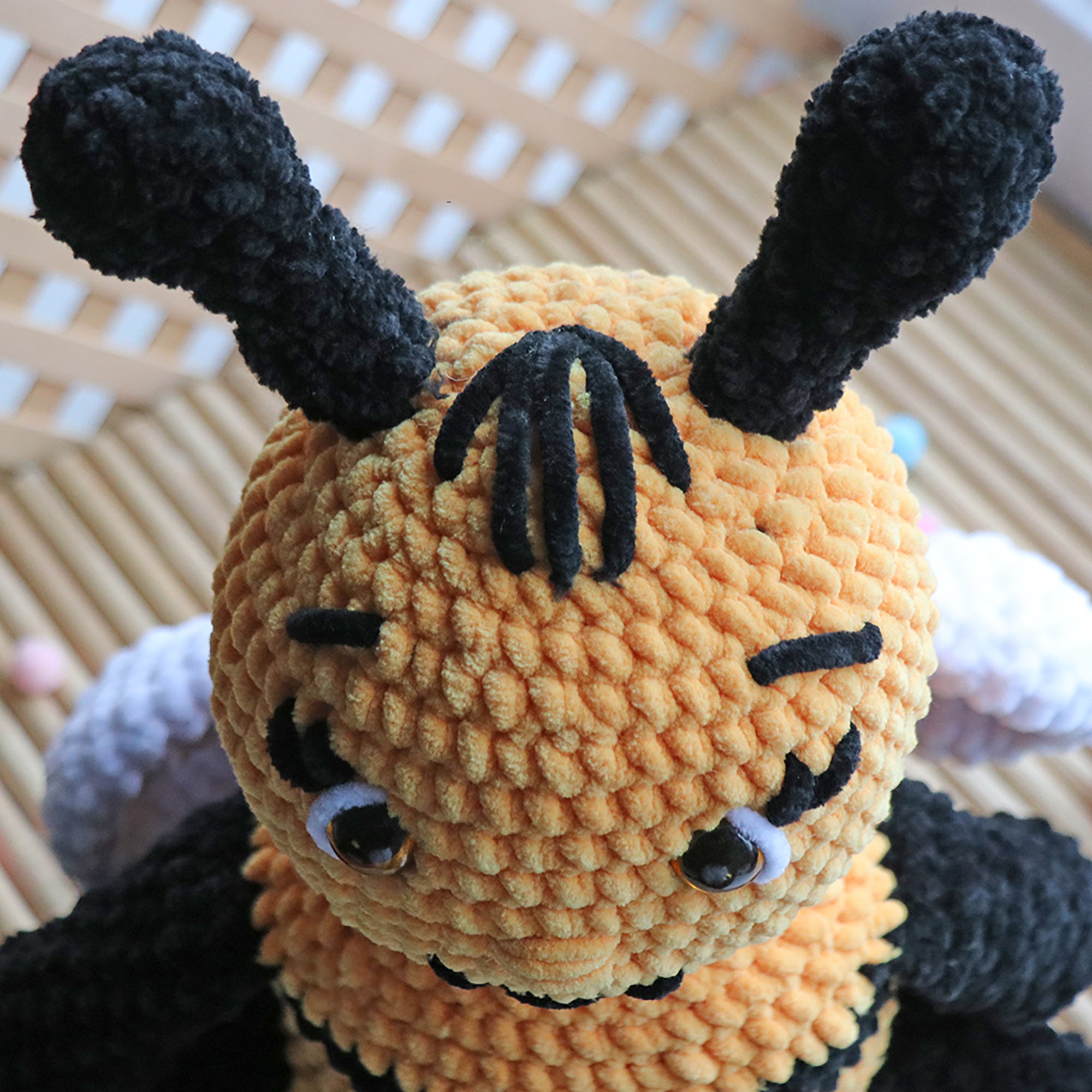 CUTE BUMBLEBEE Crochet Pattern (skill level Beginner)