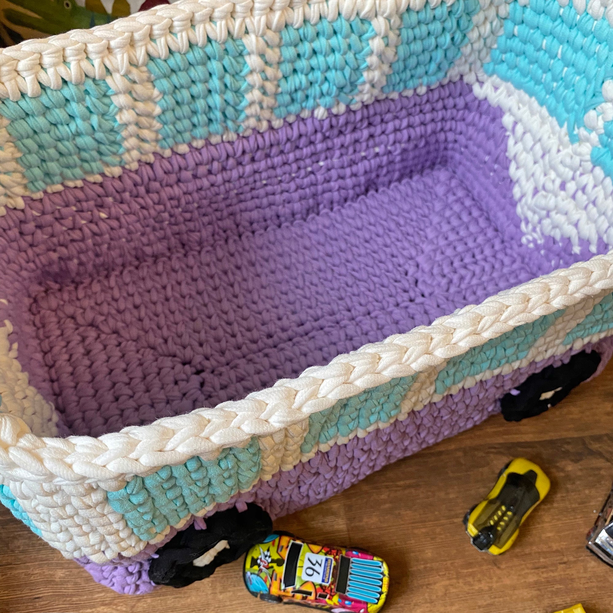 RETRO BUS NURSERY BASKET Crochet Pattern (skill level beginner)