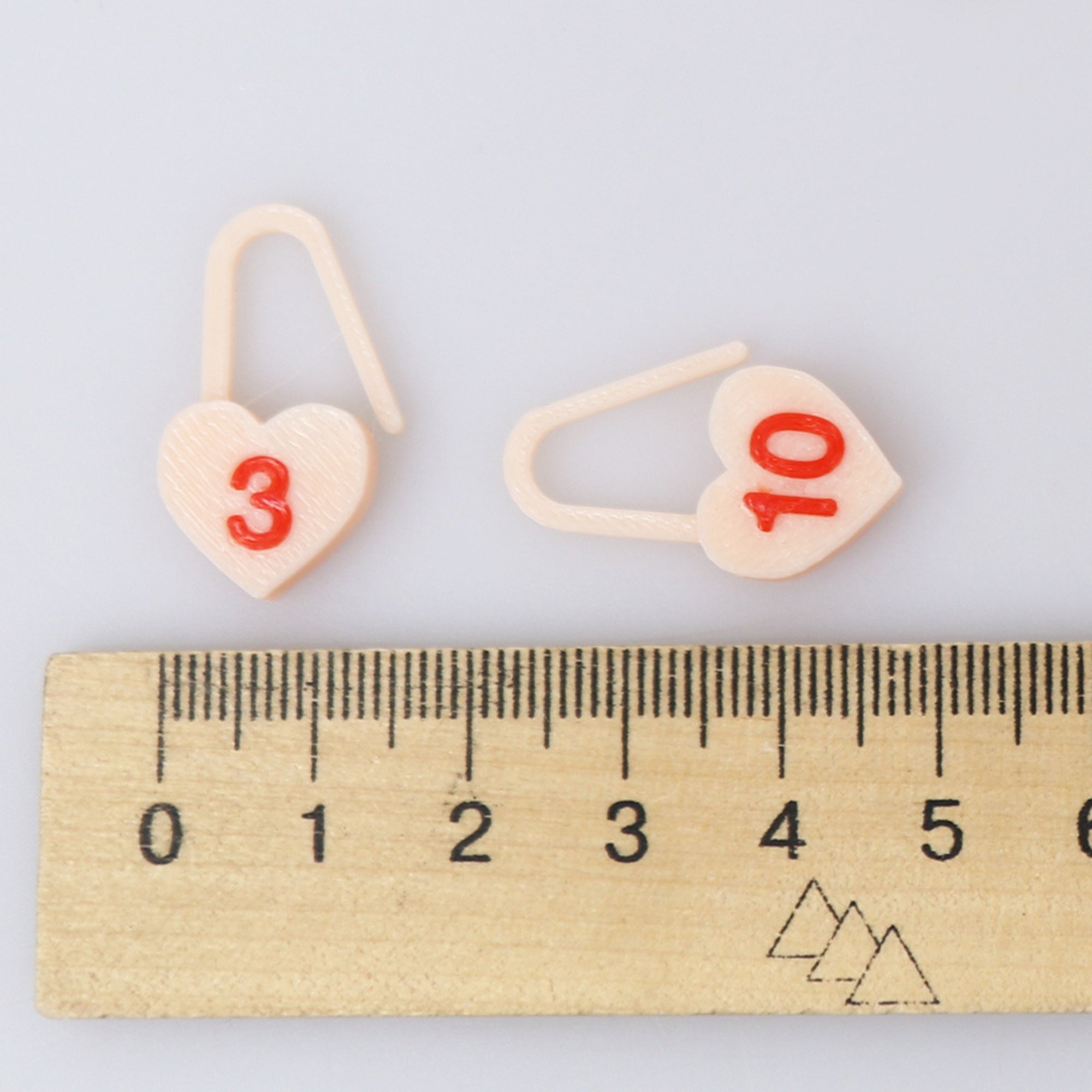 Set of Numbered Locking Stitch Markers, “Powder Heart” – 15 pcs