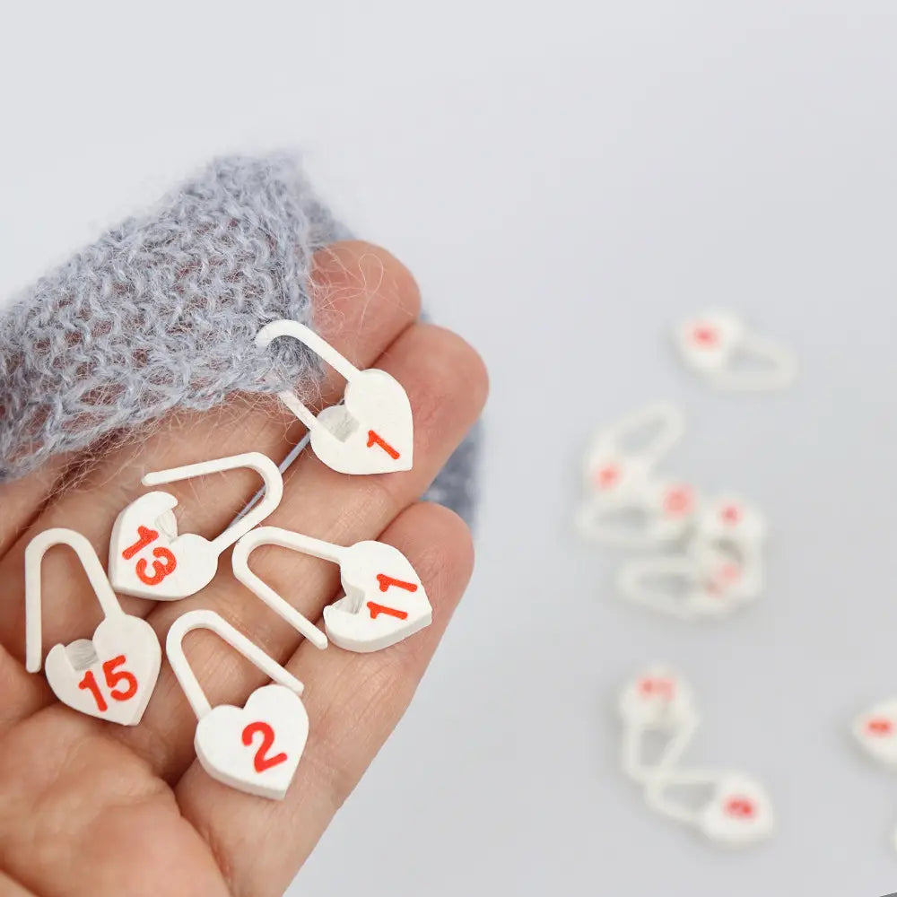 Set of Numbered Locking Stitch Markers, “Powder Heart” – 15 pcs