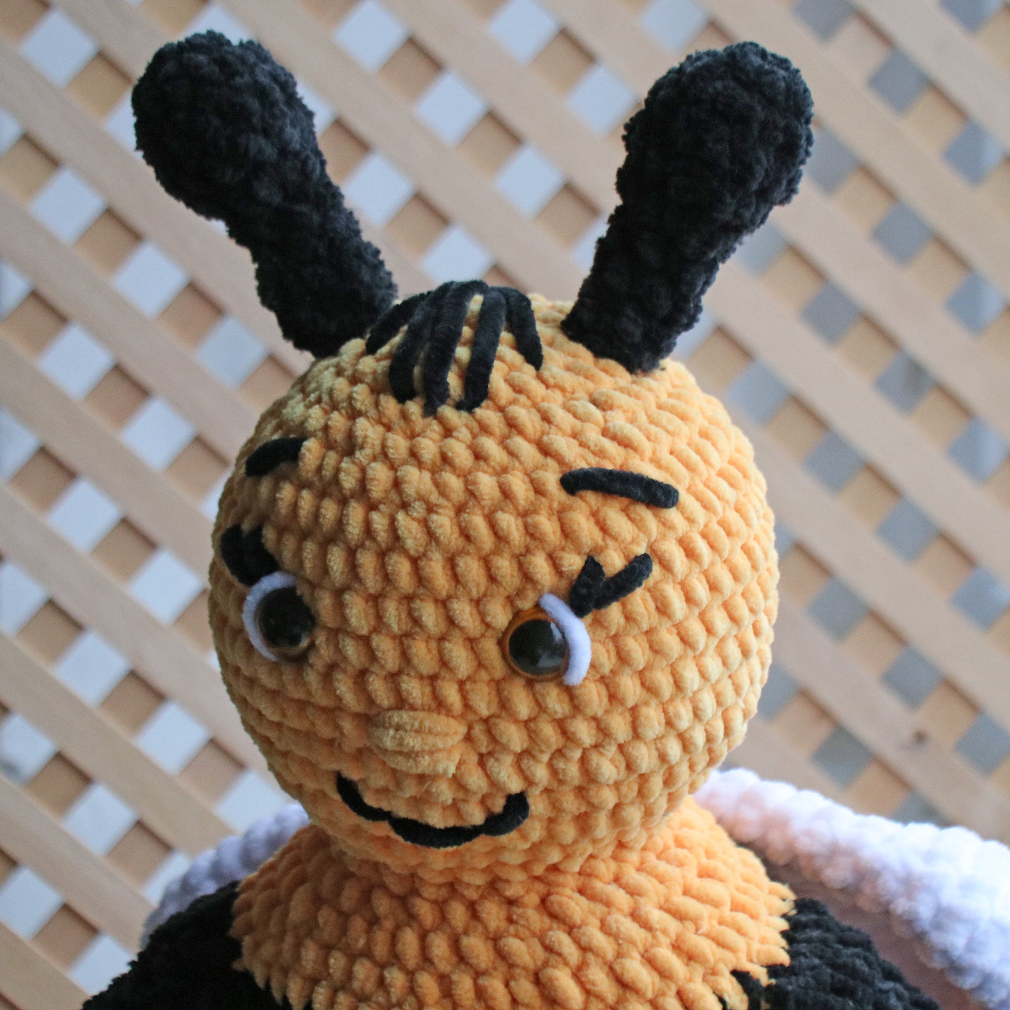 CUTE BUMBLEBEE Crochet Pattern (skill level Beginner)