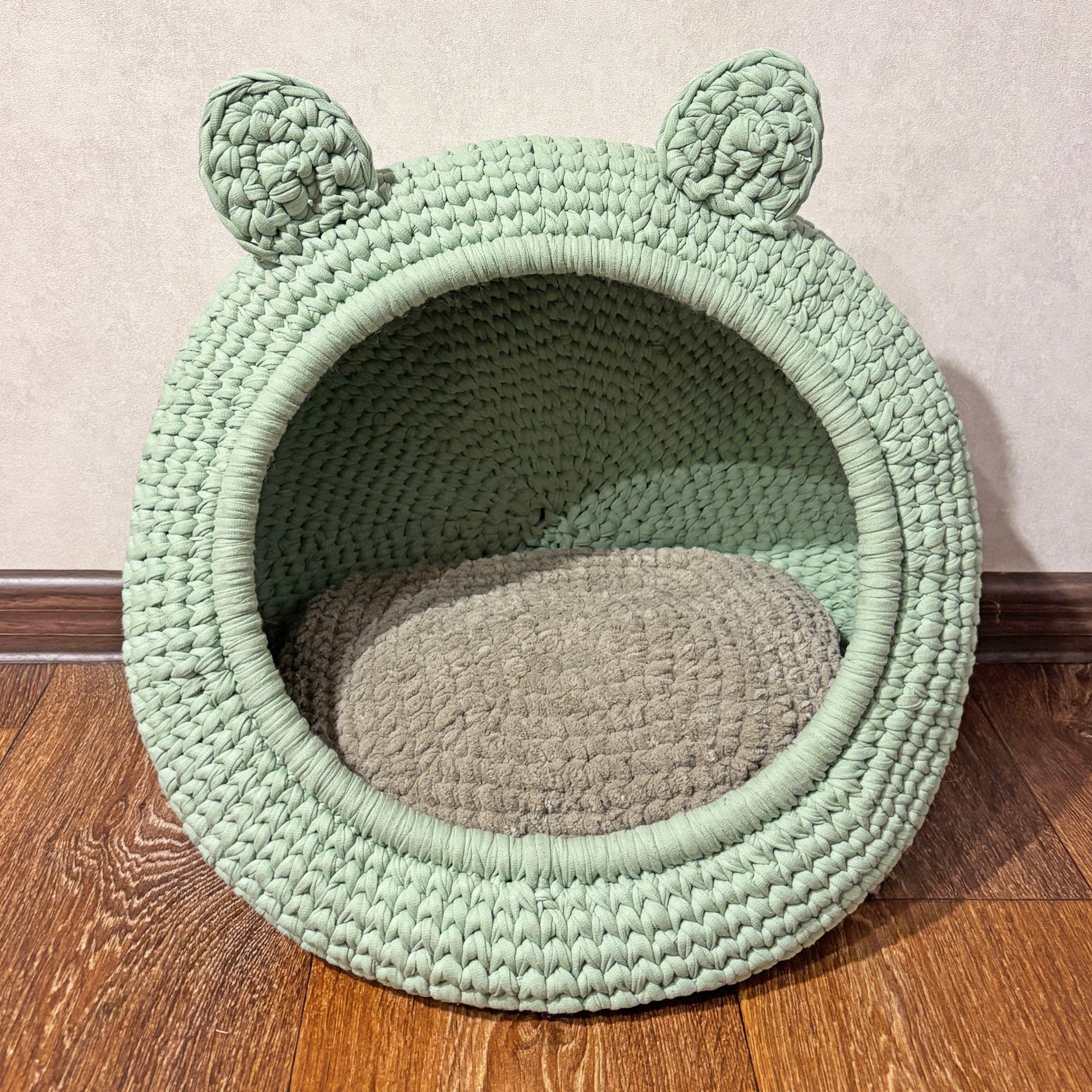 CAT BED Crochet Pattern (skill level beginner)