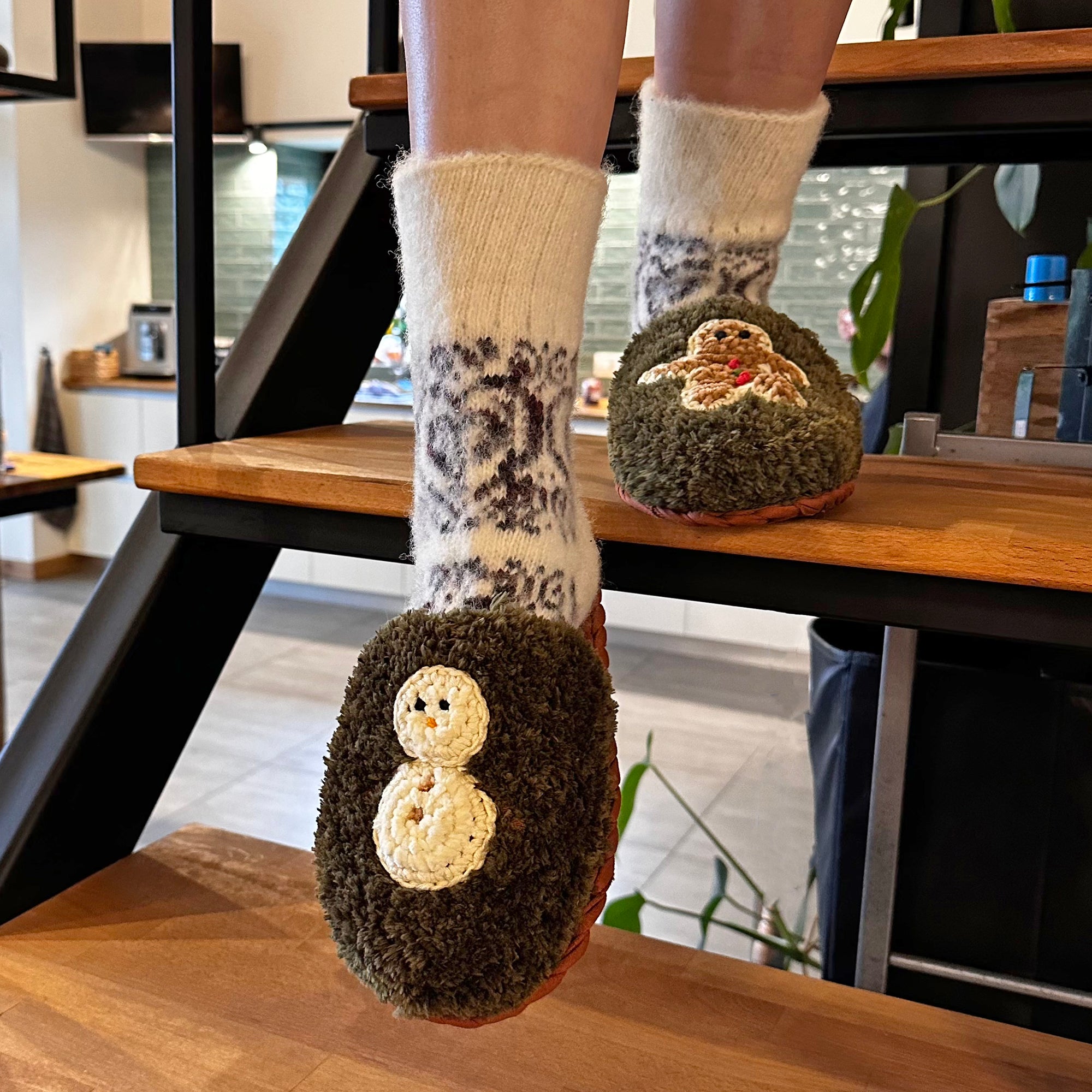 CHRISTMAS SLIPPERS Crochet Pattern (skill level Intermediate)