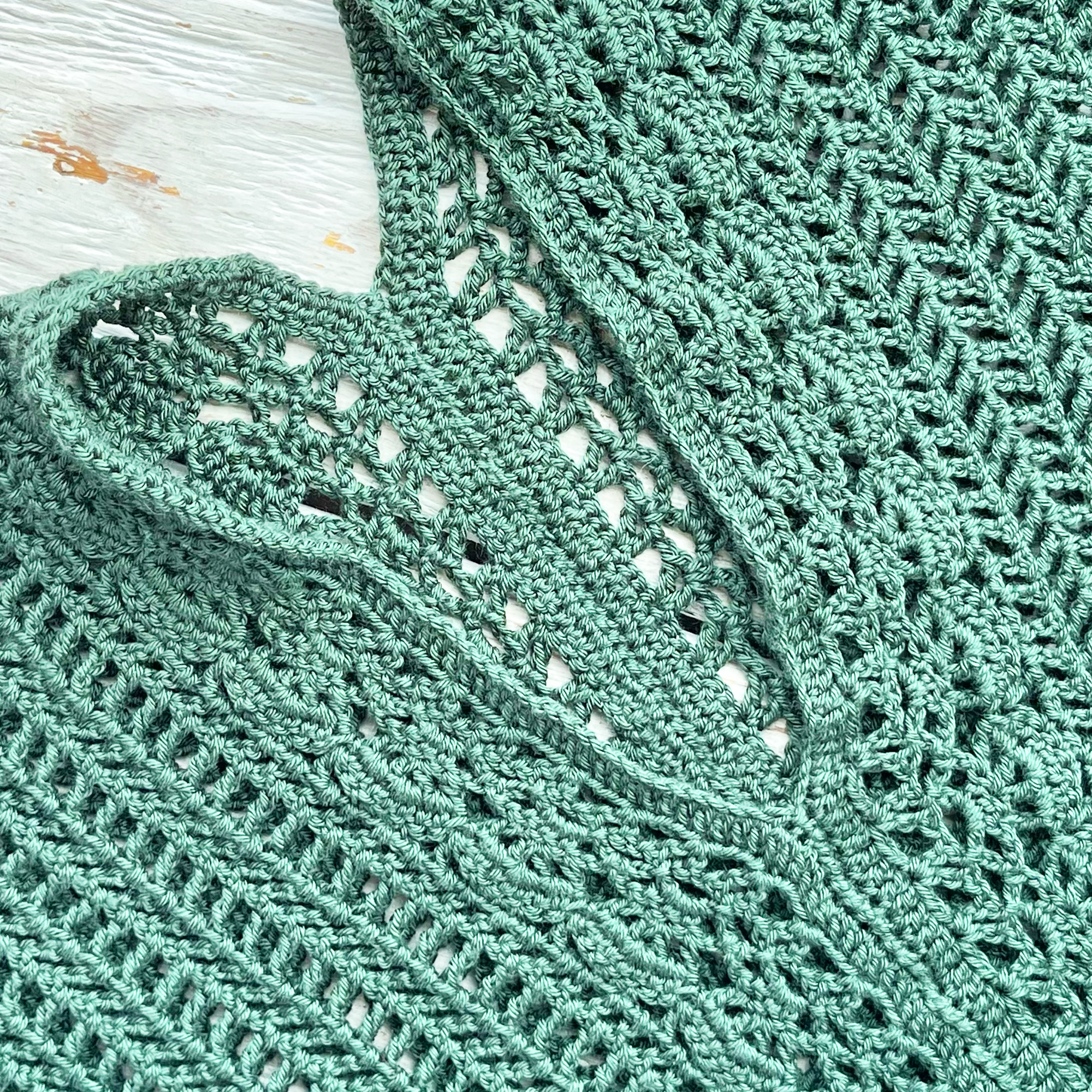 Alize Diva, 54 Colors, 3.52 oz / 383 yds