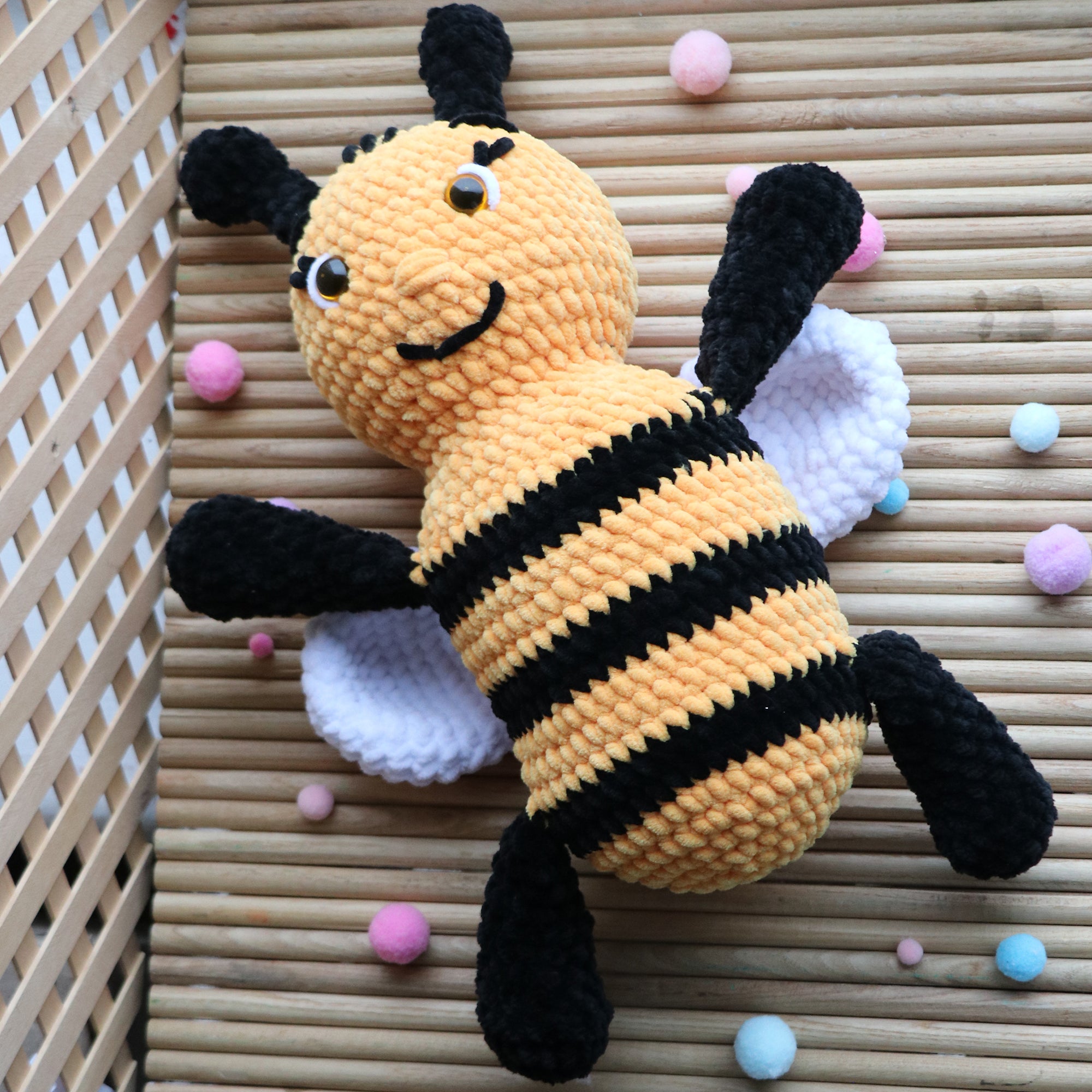 CUTE BUMBLEBEE Crochet Pattern (skill level Beginner)