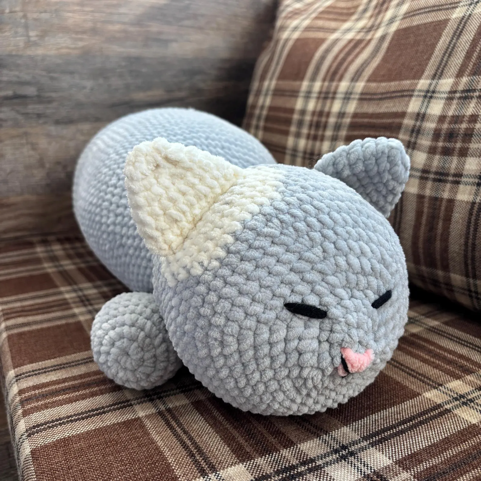 CAT PILLOW Crochet Pattern (skill level beginner)