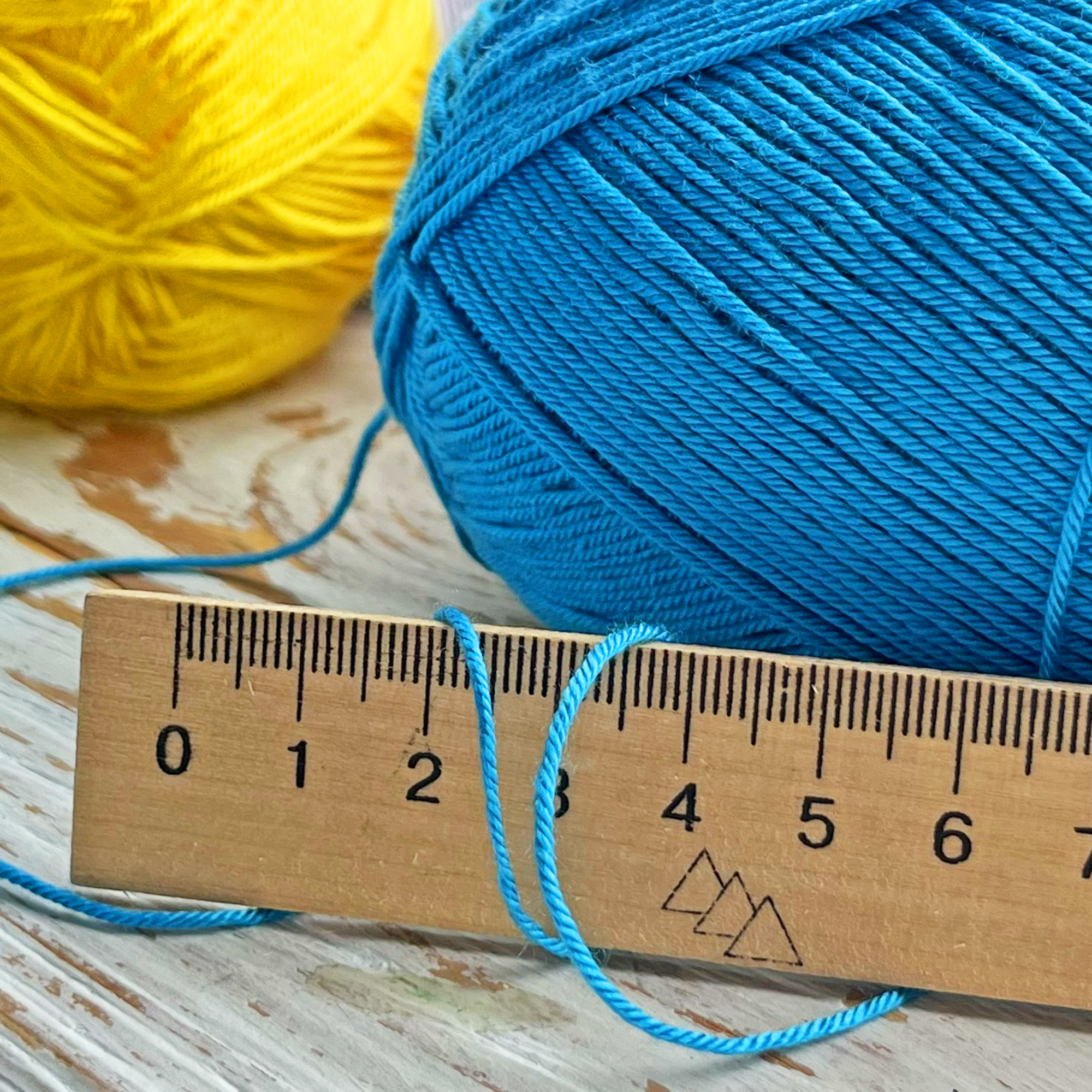 Alize Diva, 54 Colors, 3.52 oz / 383 yds