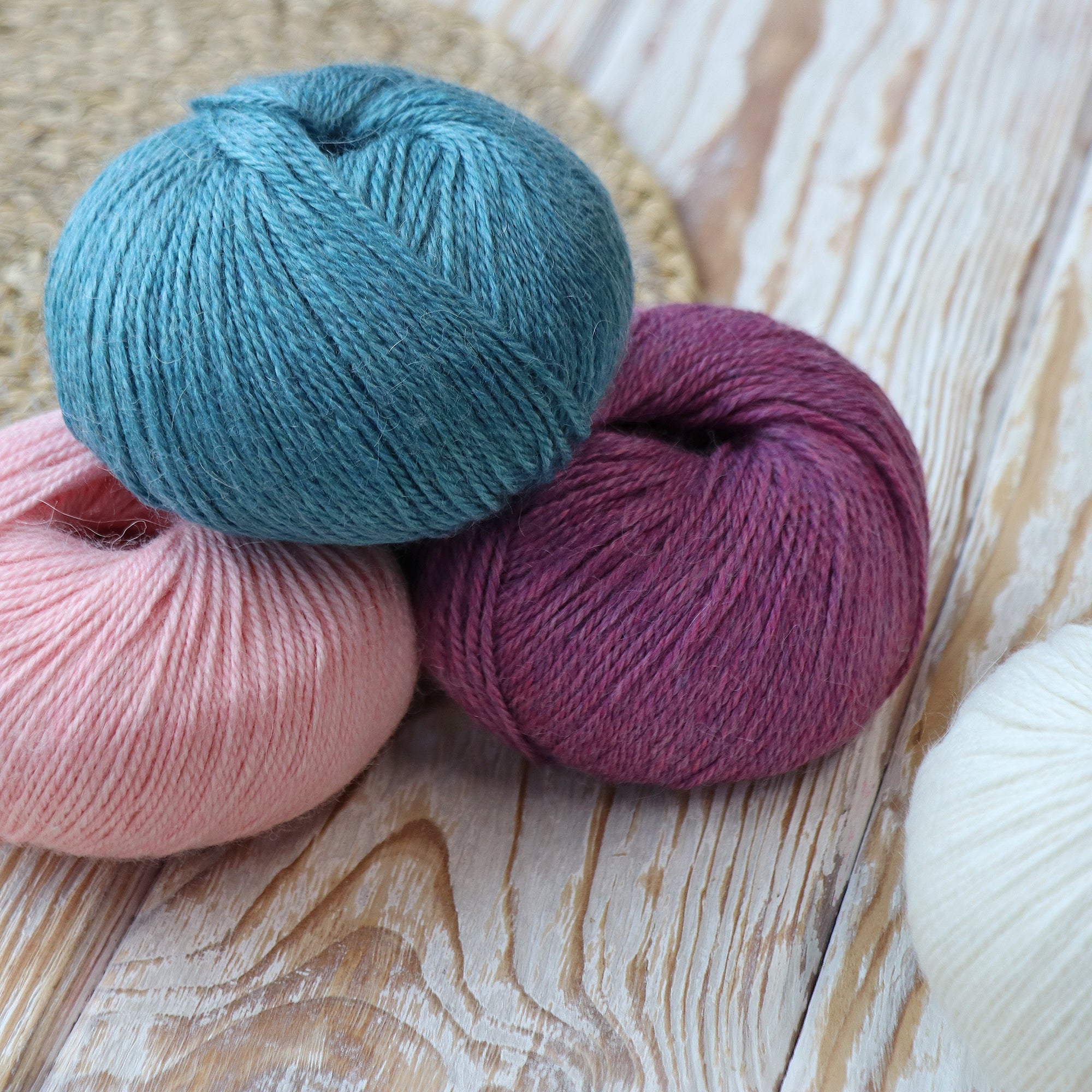 Soft Wool Blend Yarn, 26 colors, 1.76 oz / 142 yds