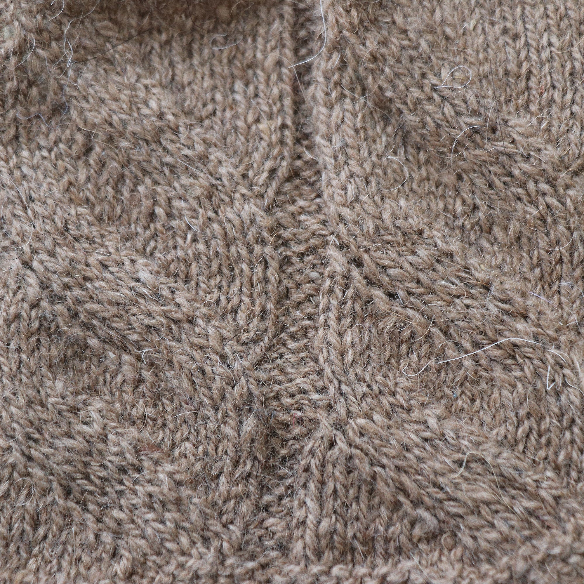 Camel Wool Yarn, 2 colors, 3.53 oz / 383 yds