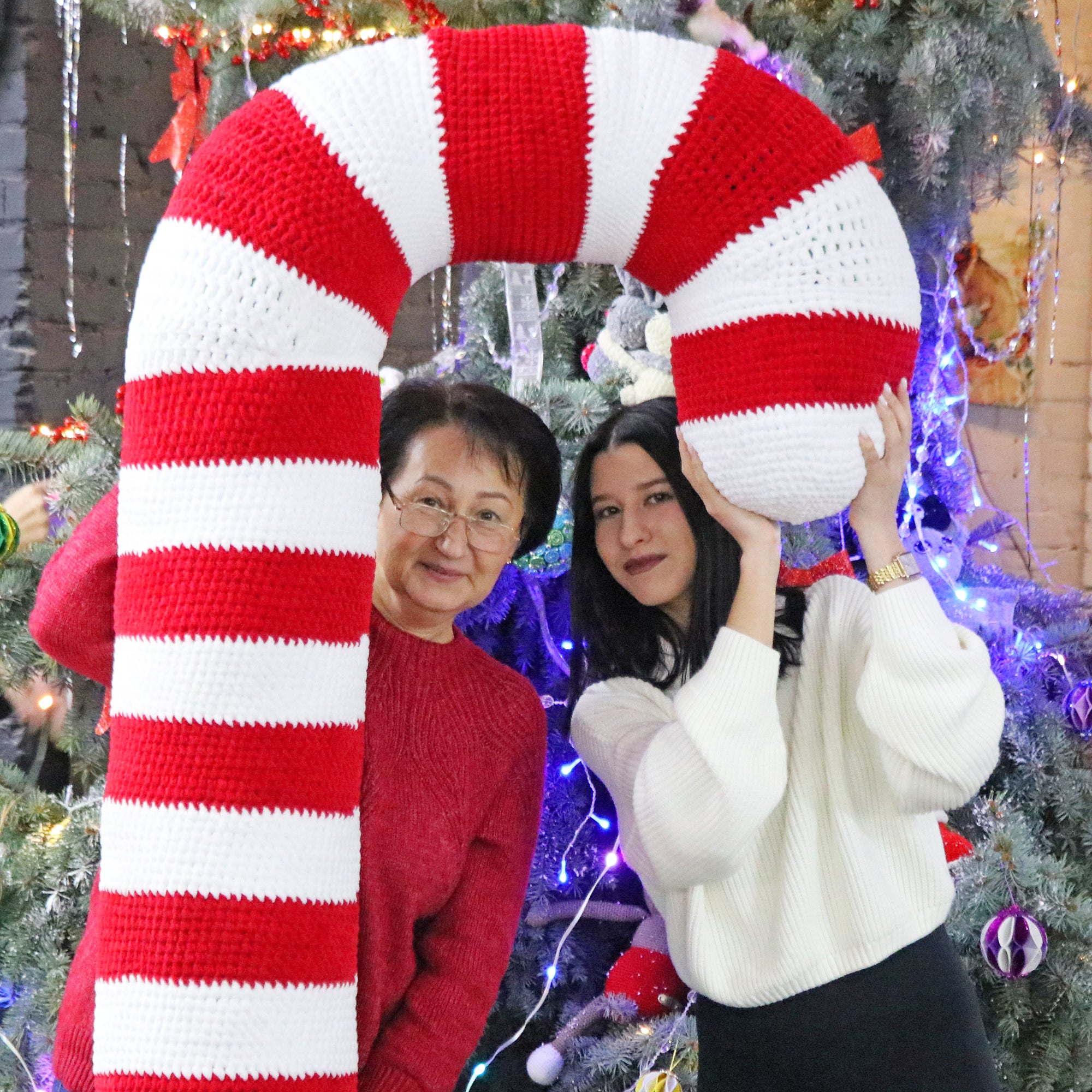 GIANT CANDY CANE Crochet Pattern (skill level beginner)