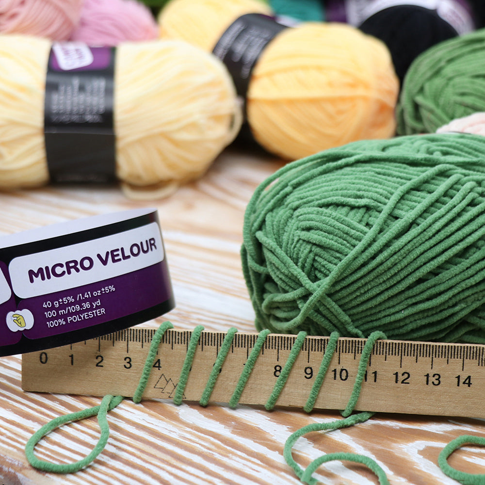Candy-Yarn Micro Velour, 1.41 oz / 109 yds