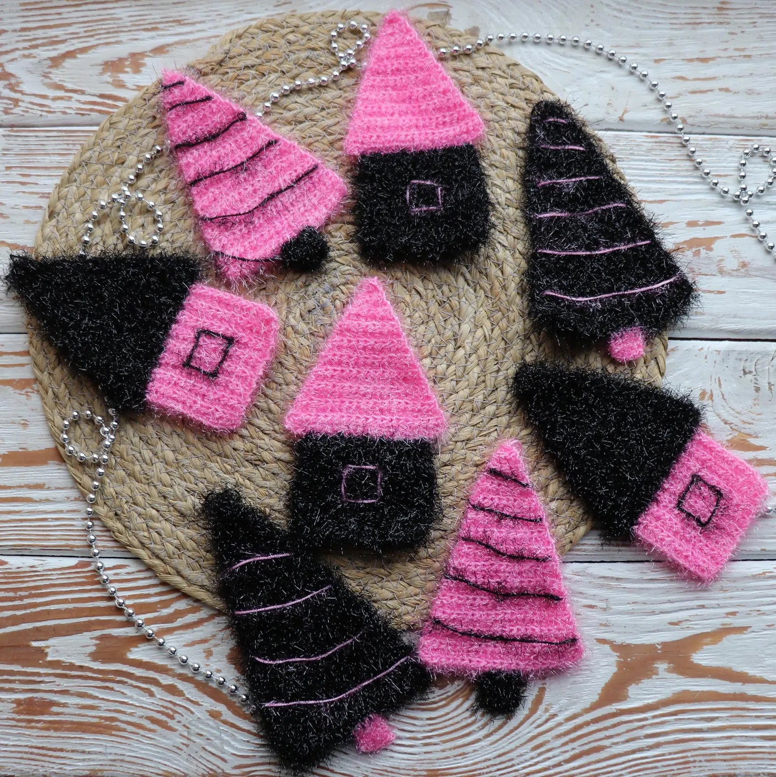 CHRISTMAS GARLAND Crochet Pattern (skill level Beginner)
