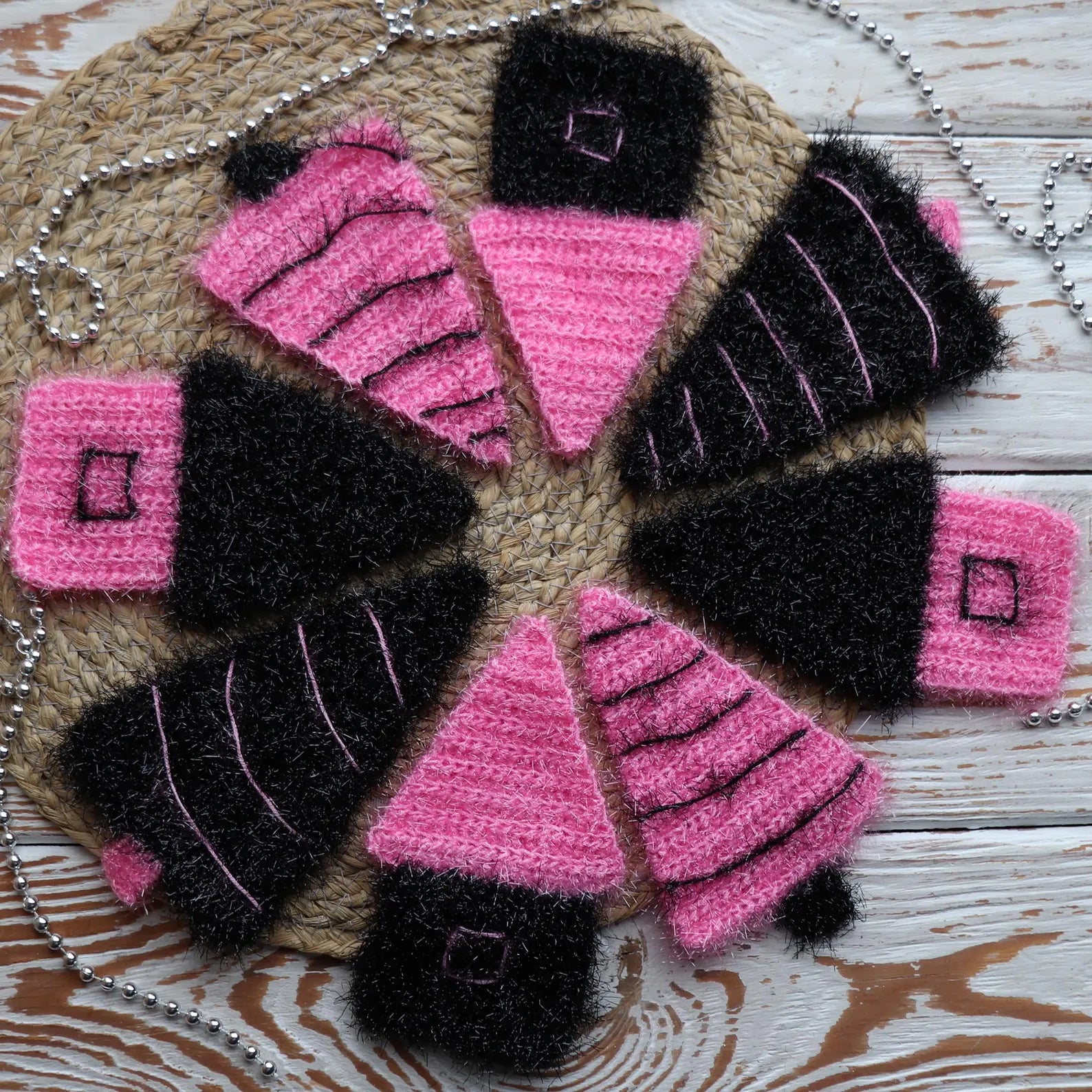 CHRISTMAS GARLAND Crochet Pattern (skill level Beginner)