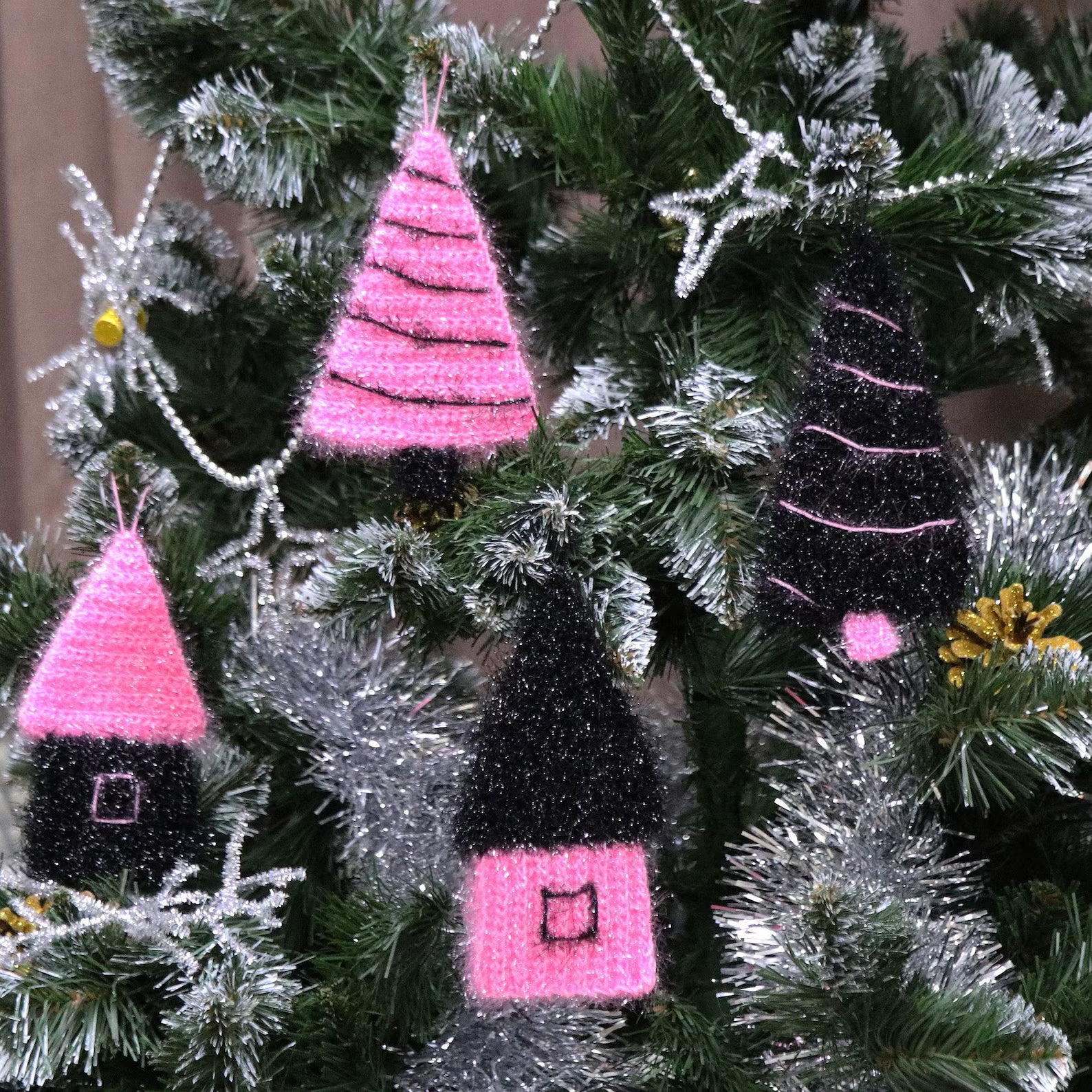 CHRISTMAS GARLAND Crochet Pattern (skill level Beginner)