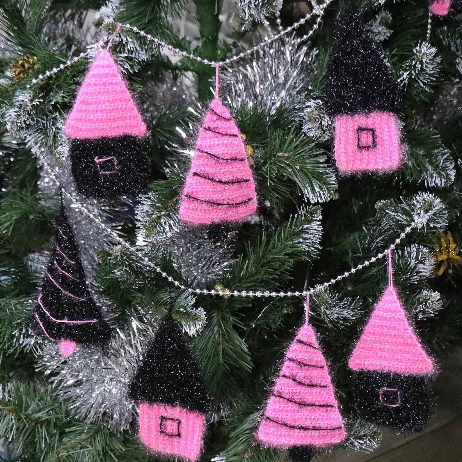 CHRISTMAS GARLAND Crochet Pattern (skill level Beginner)