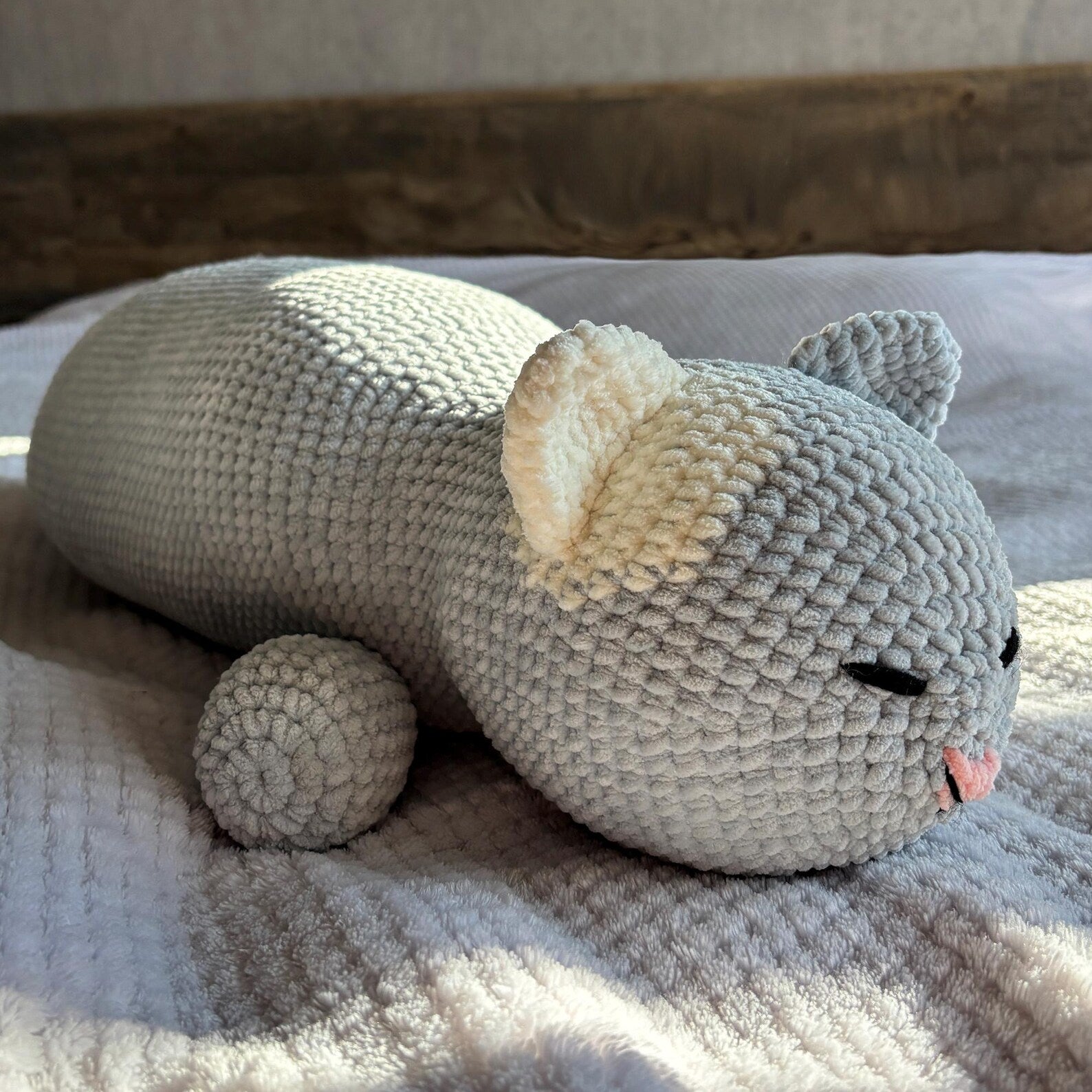 Cat pillow Crochet Kit (skill level Intermediate)