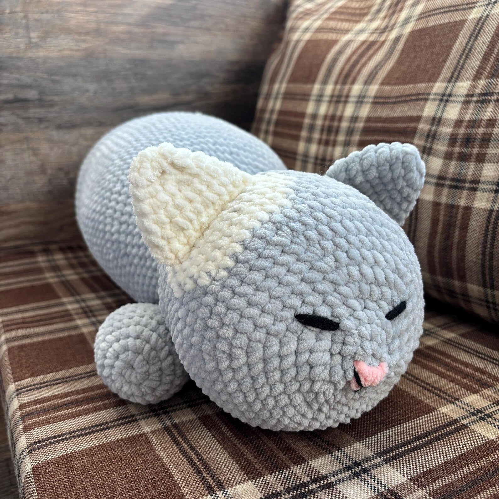 Cat pillow Crochet Kit (skill level Intermediate)