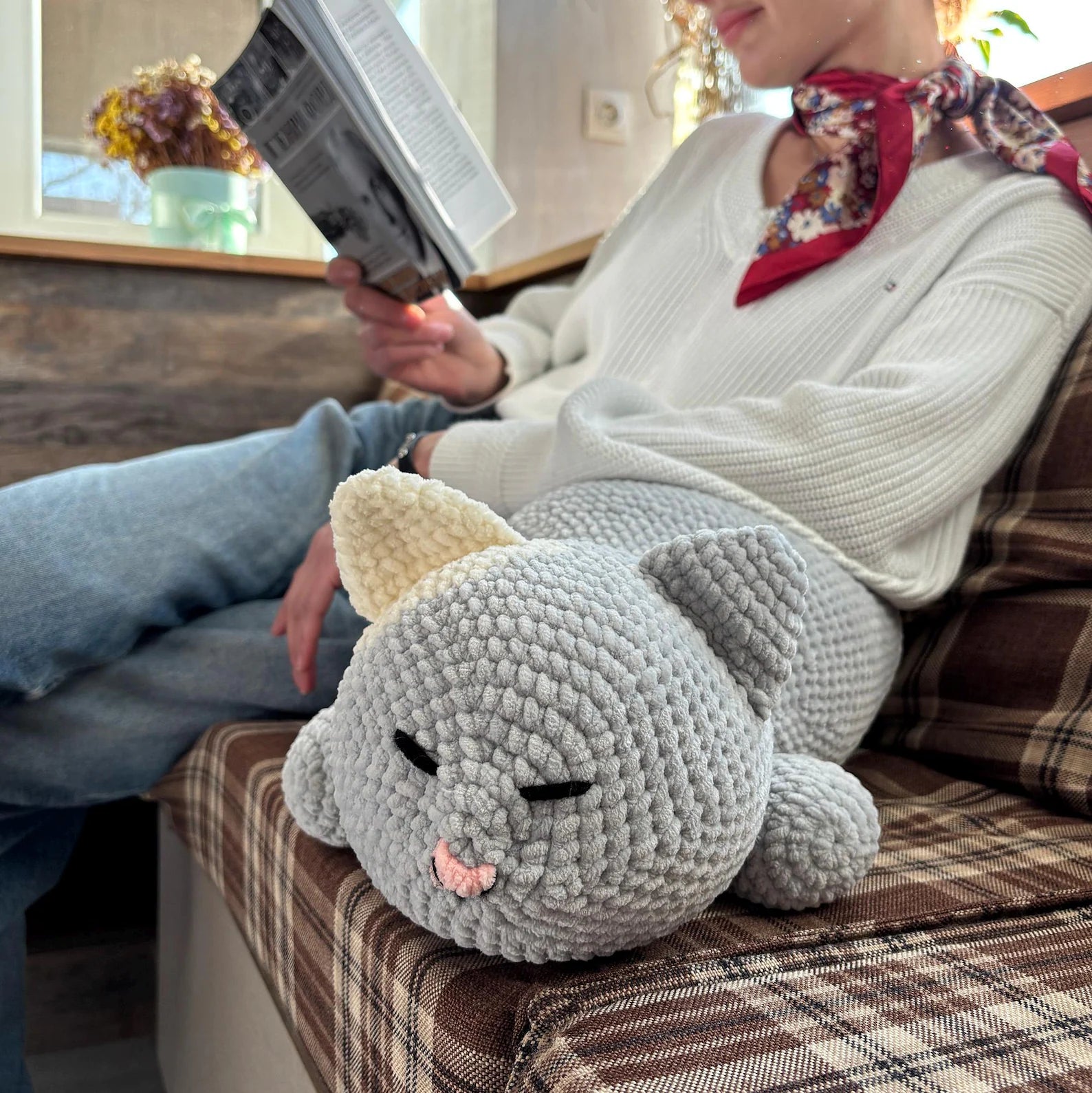 Cat pillow Crochet Kit (skill level Intermediate)