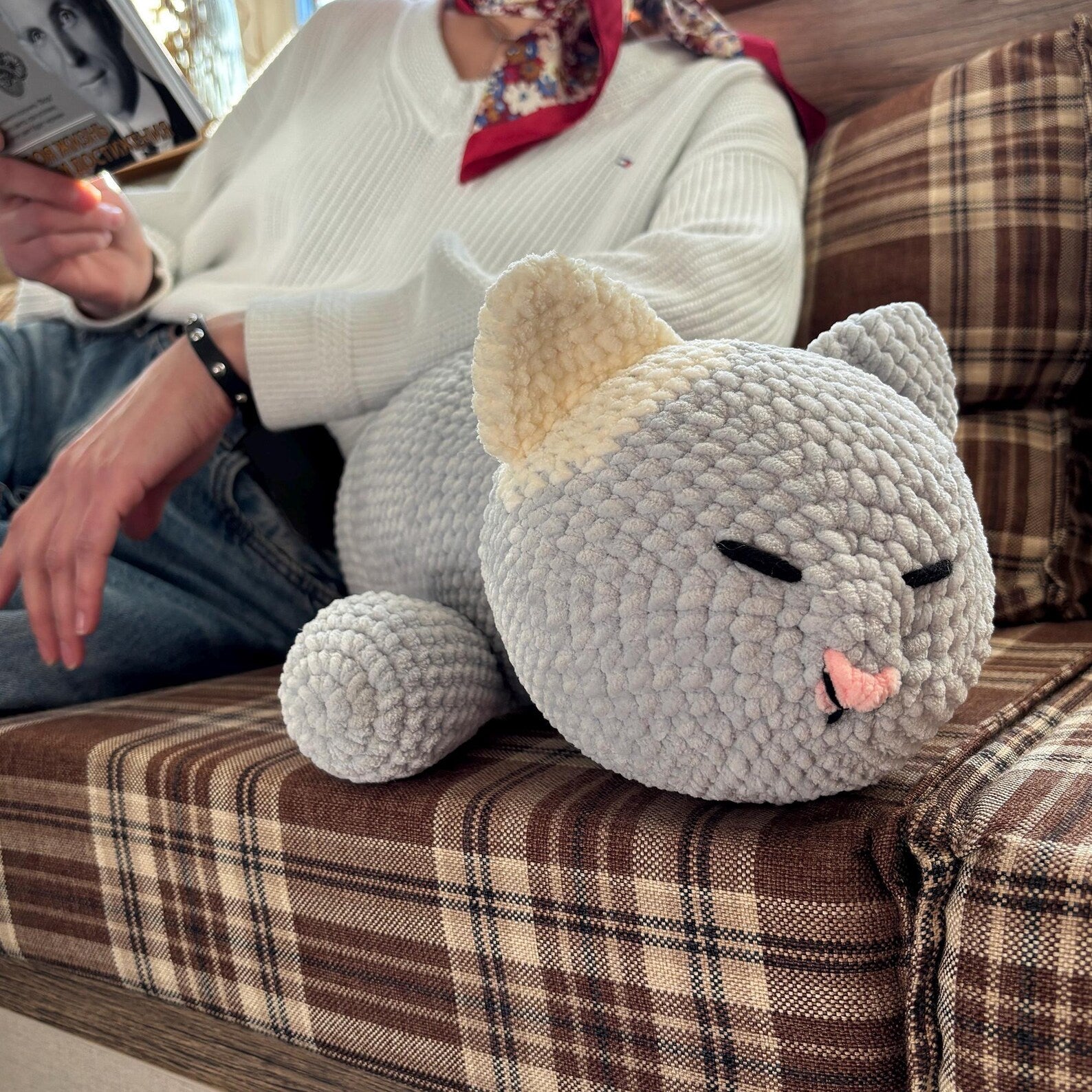 Cat pillow Crochet Kit (skill level Intermediate)