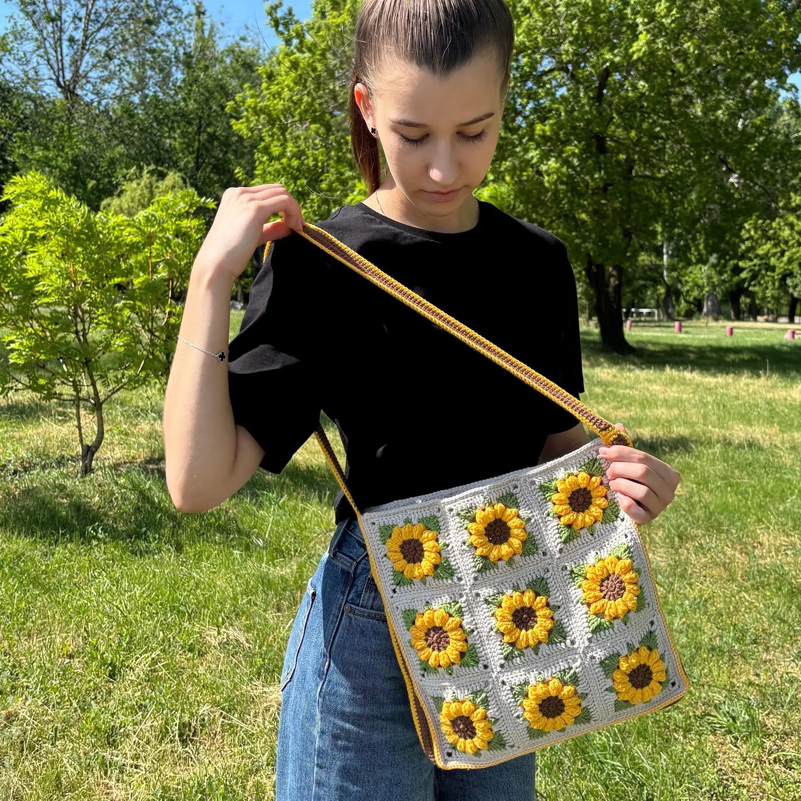 Sunflower Granny Square Tote Bag Crochet Kit (skill level Intermediate)