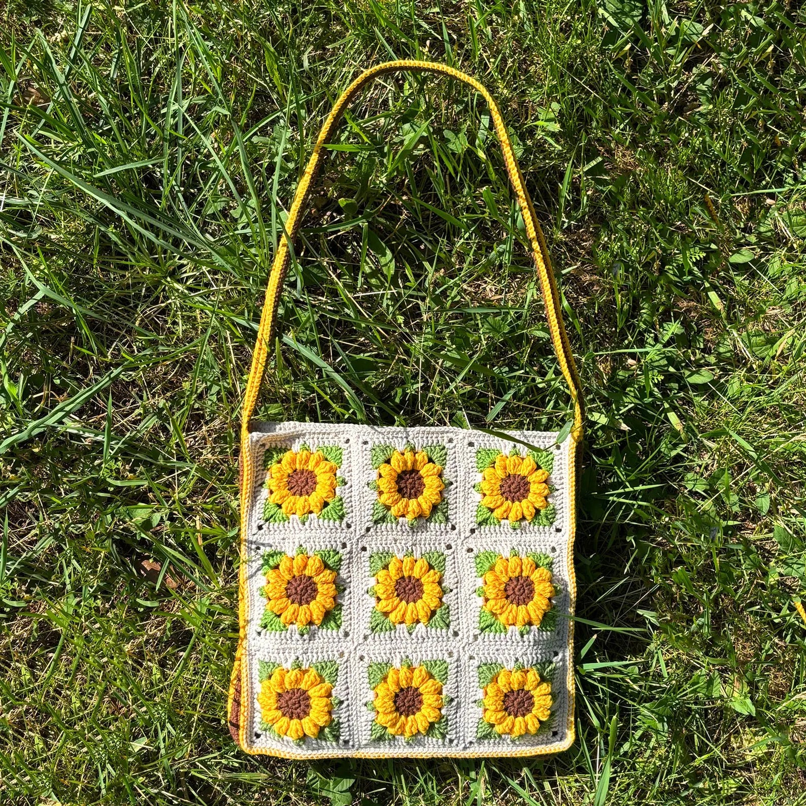 Sunflower Granny Square Tote Bag Crochet Kit (skill level Intermediate)