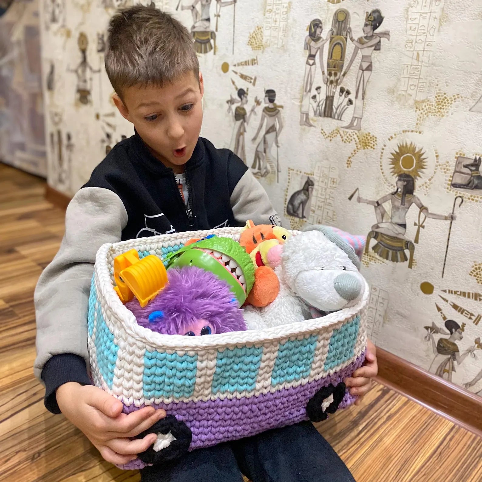 Pattern + Materials Retro Bus Nursery Basket Kit (skill level Beginner)