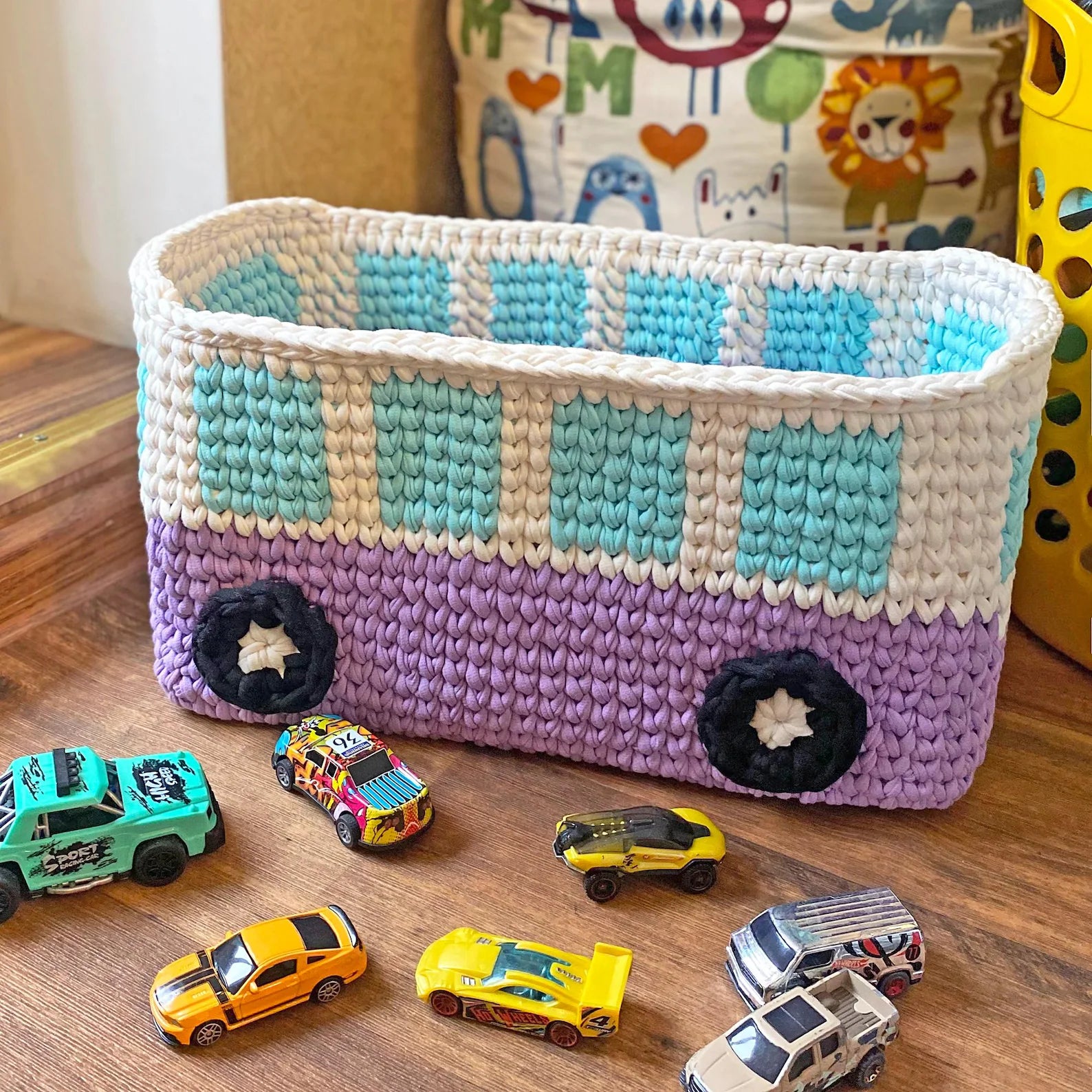 Pattern + Materials Retro Bus Nursery Basket Kit (skill level Beginner)