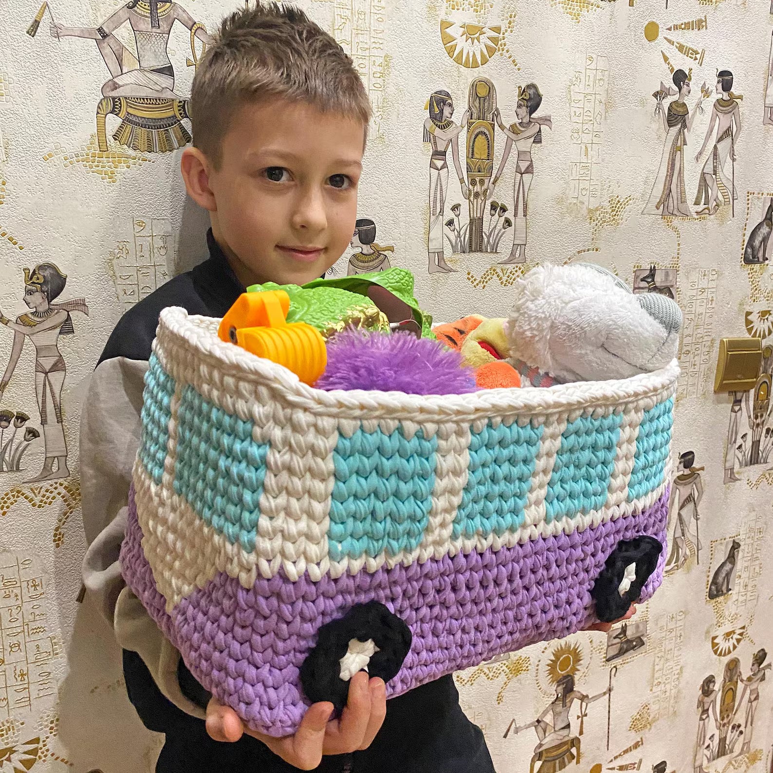 Pattern + Materials Retro Bus Nursery Basket Kit (skill level Beginner)