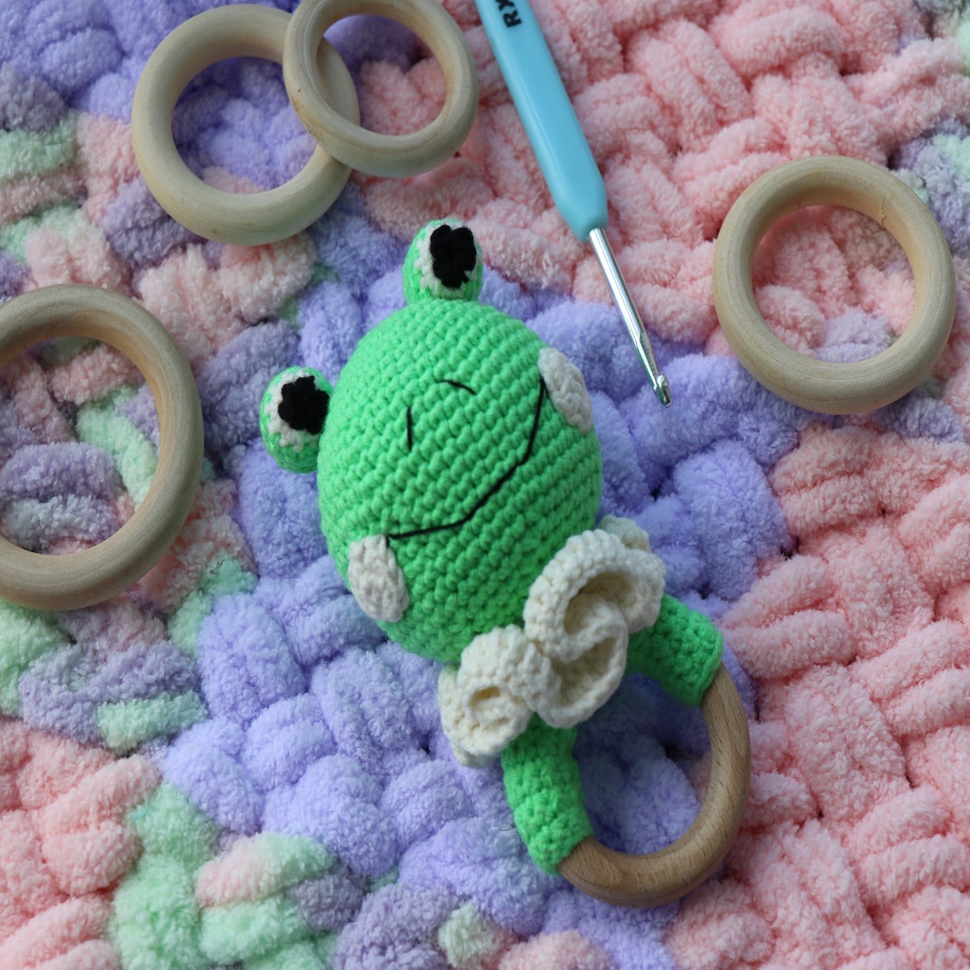 FROG RATTLE Crochet Pattern (skill level beginner)