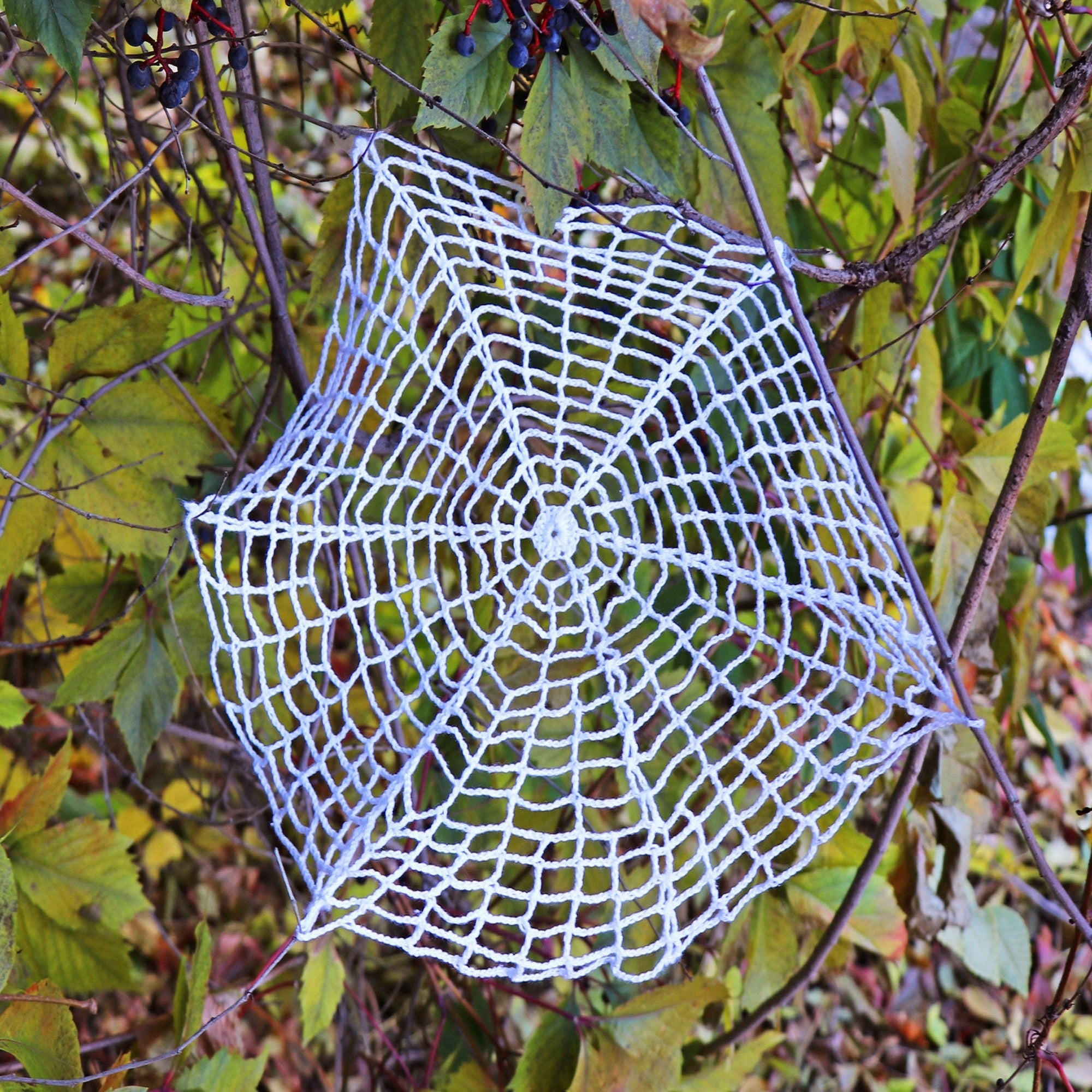 HALLOWEEN SPIRED WEB Crochet Pattern (skill level beginner)