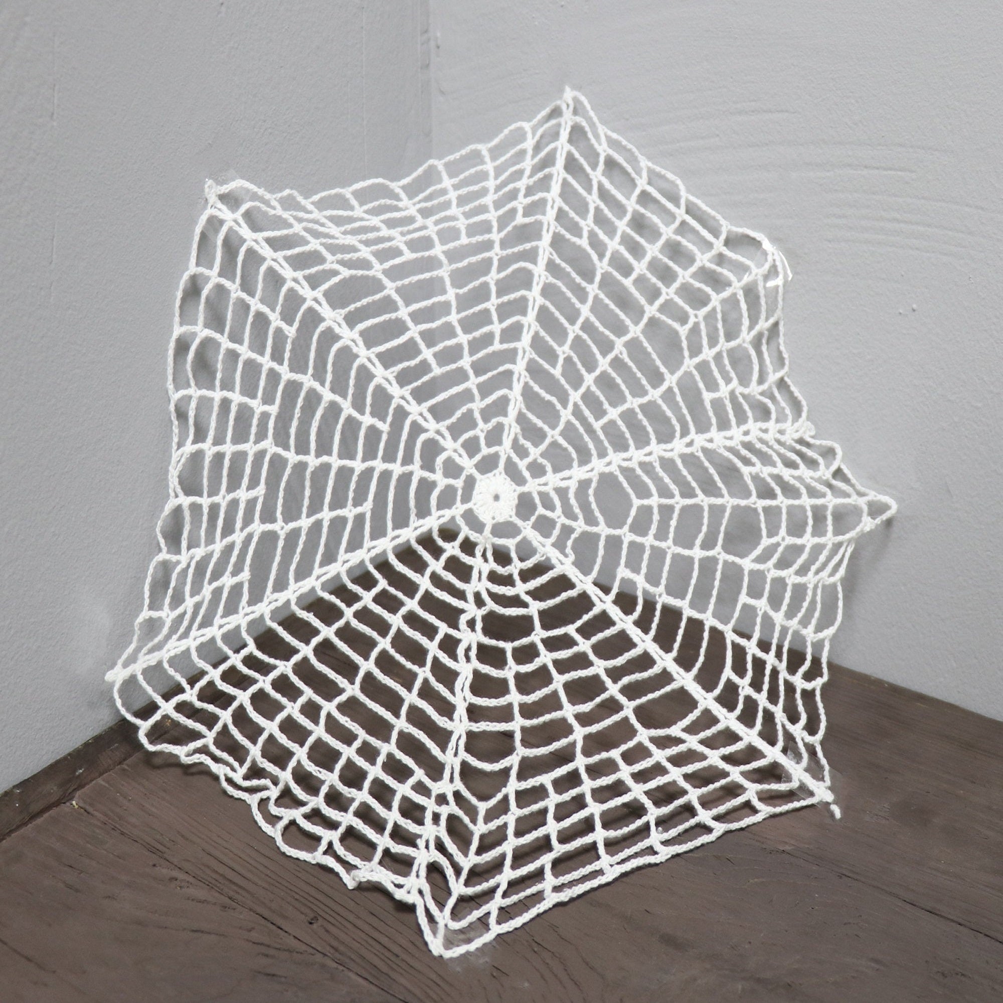 HALLOWEEN SPIRED WEB Crochet Pattern (skill level beginner)